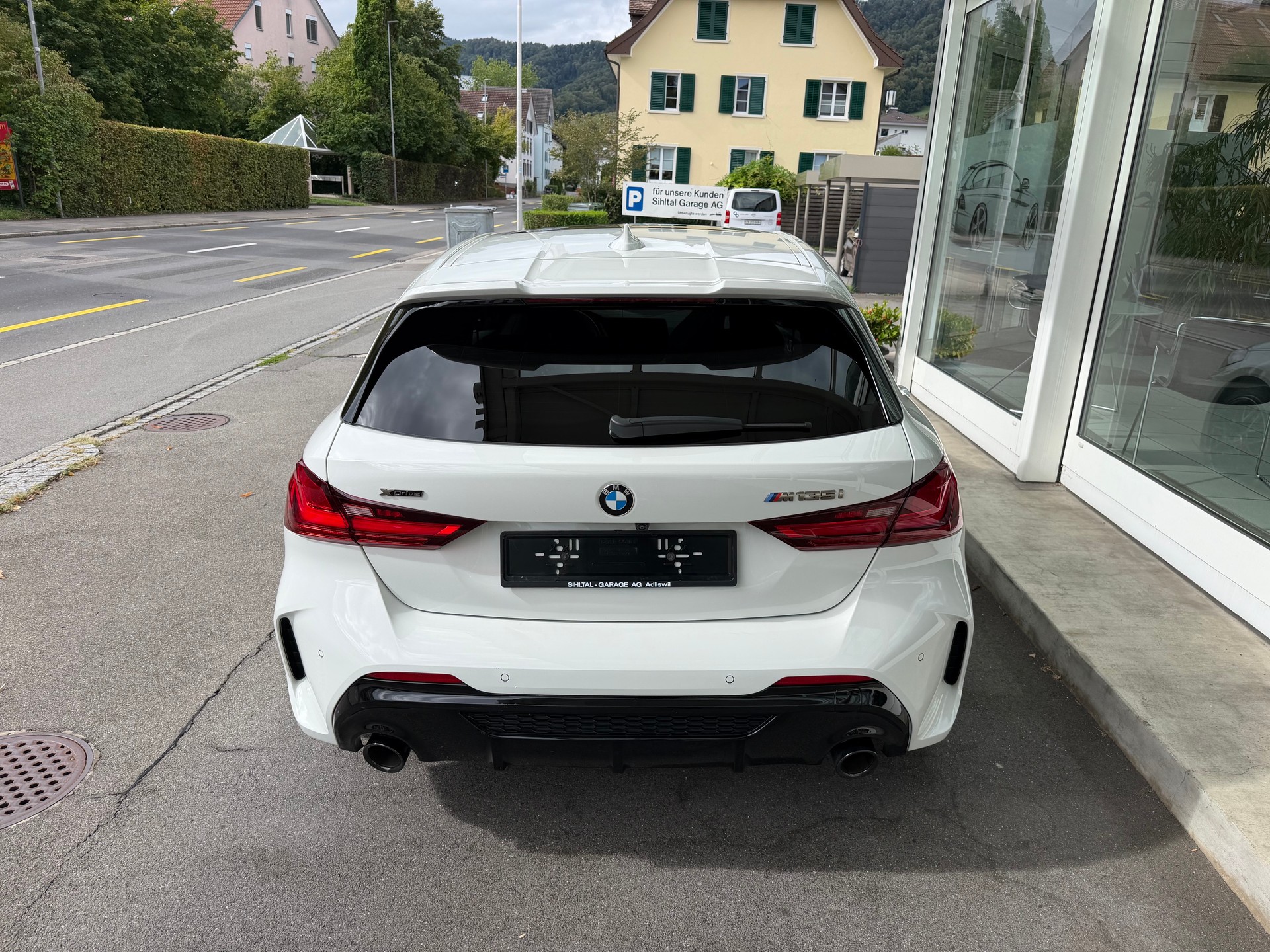 BMW M135i xDrive Steptronic-image-4