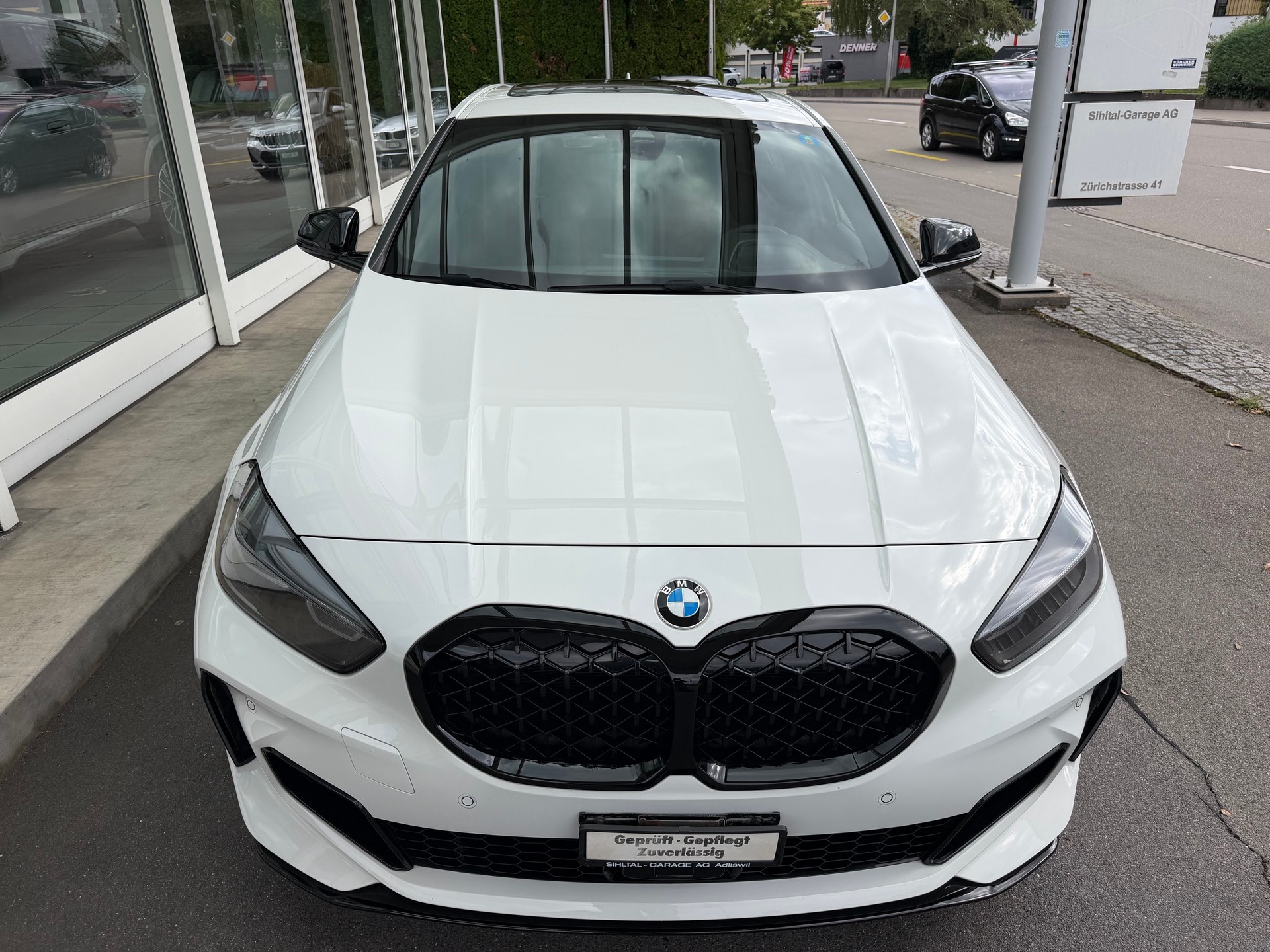 BMW M135i xDrive Steptronic-image-1
