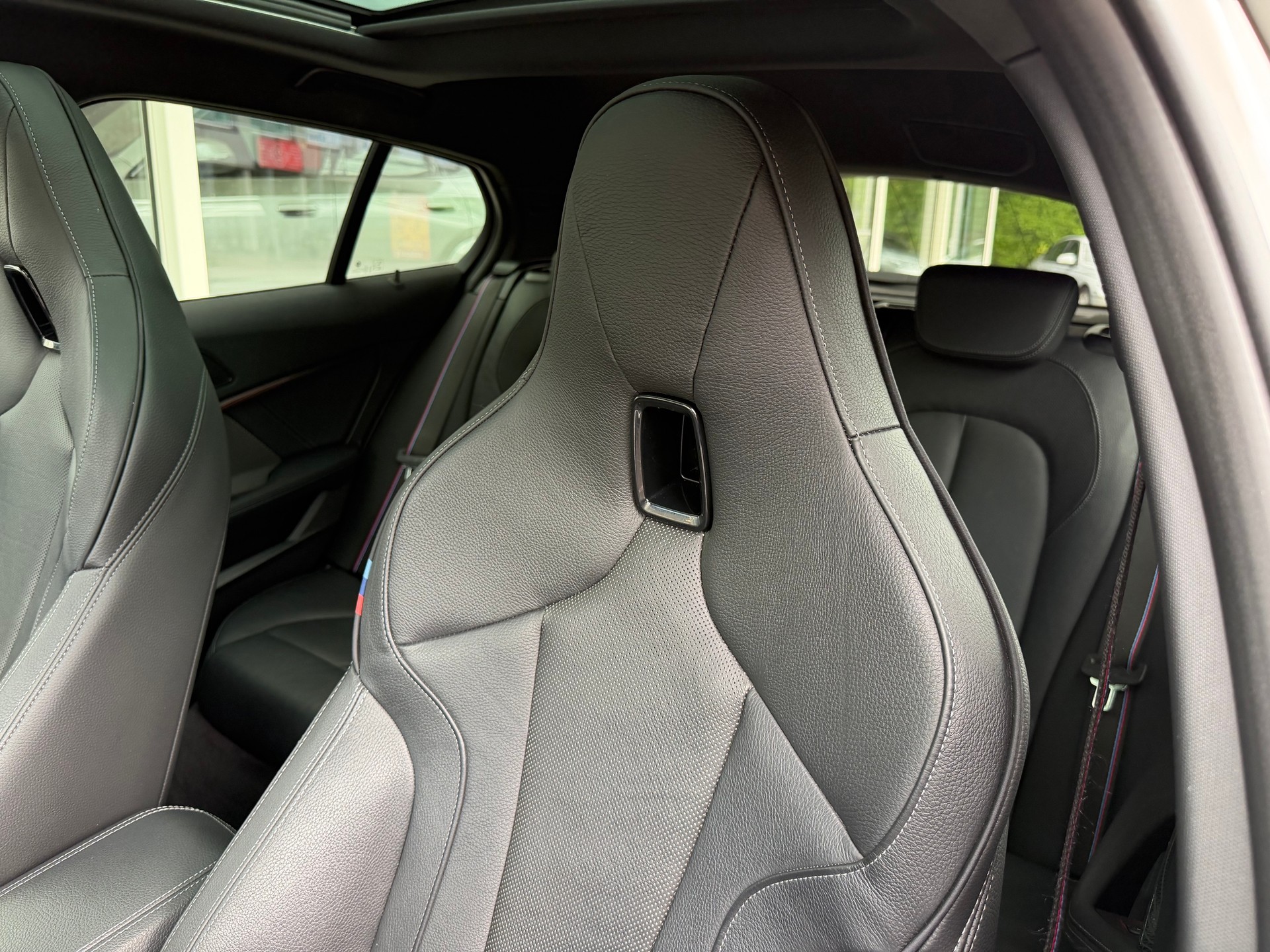 BMW M135i xDrive Steptronic-image-12