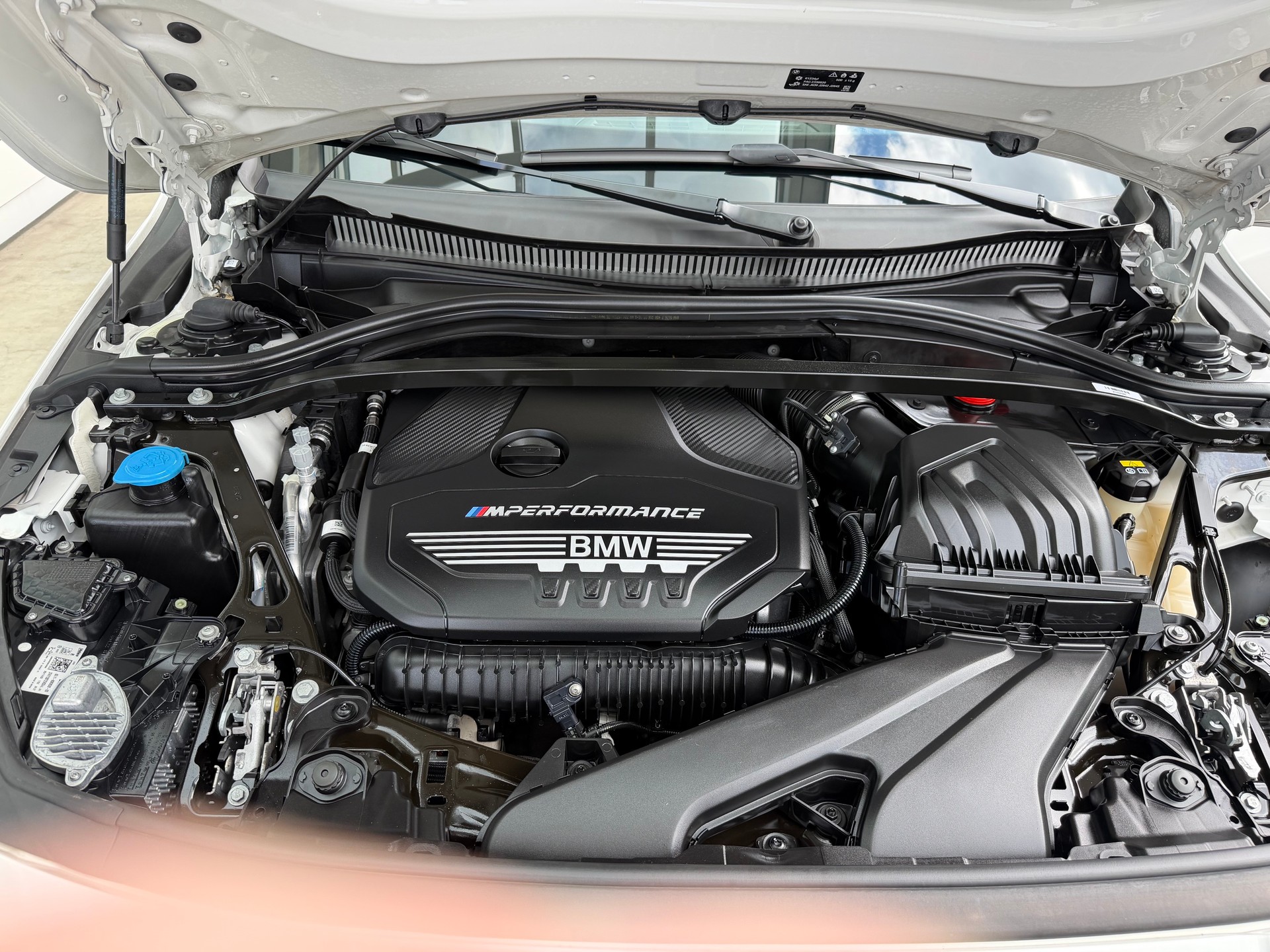 BMW M135i xDrive Steptronic-image-15
