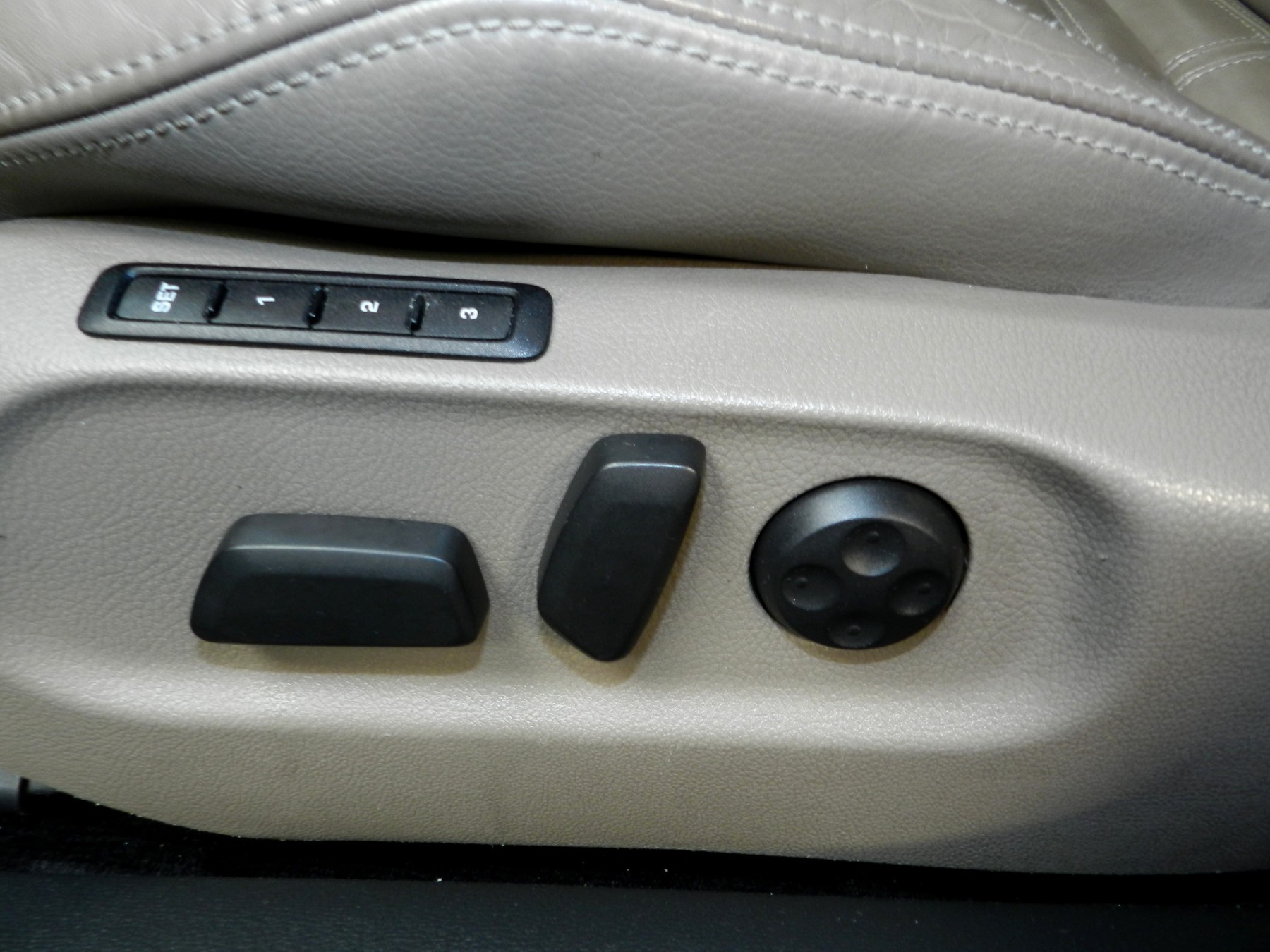 VW Passat Variant 3.2 V6 FSI Highline 4Motion-image-8