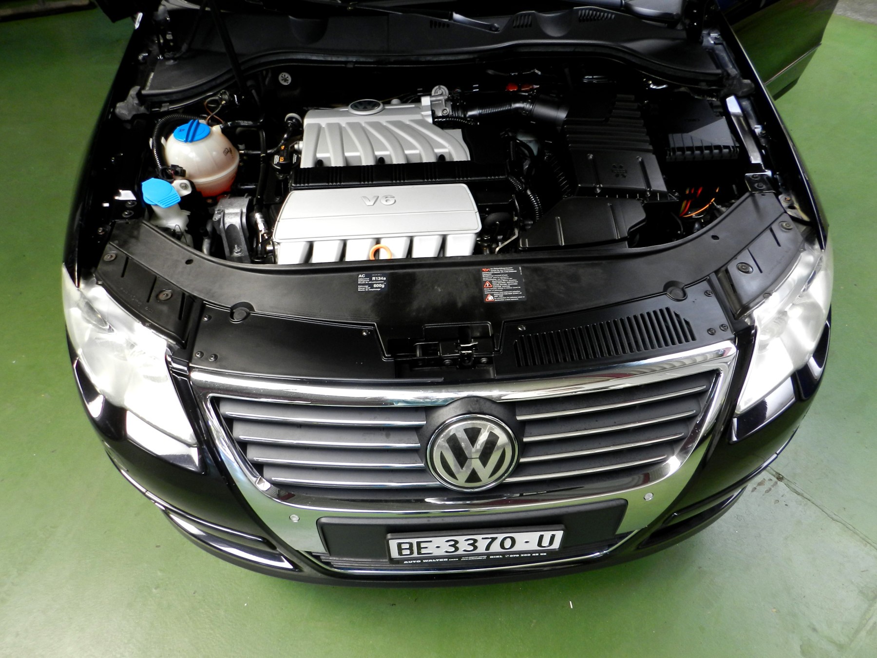 VW Passat Variant 3.2 V6 FSI Highline 4Motion-image-9