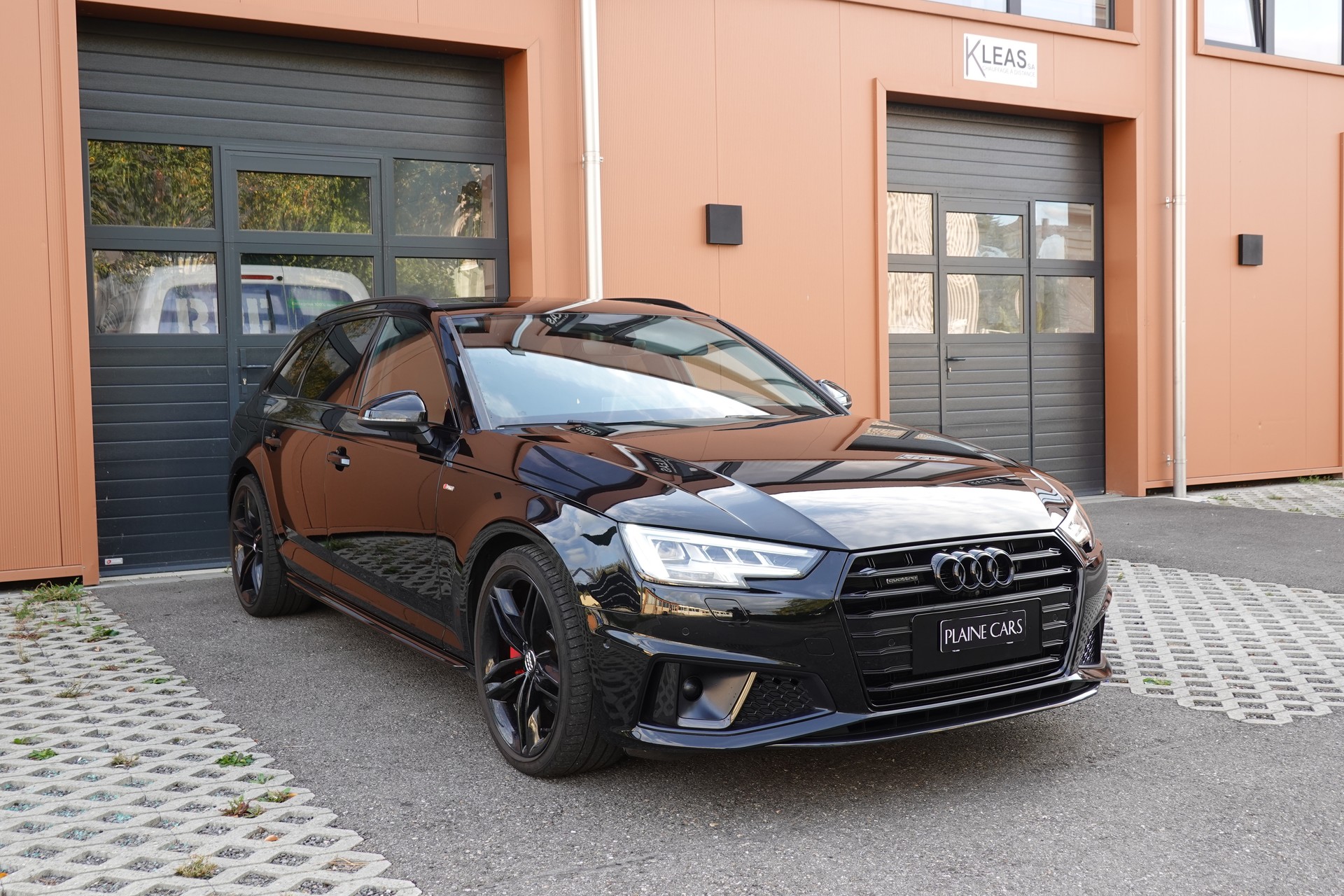AUDI A4 Avant 40 TDI Sport quattro "* CH Auto * Service Audi * Toit Ouvrant * Head-Up Display * Attelage * Cuir * Son Bang&Olufsen *"-image-2