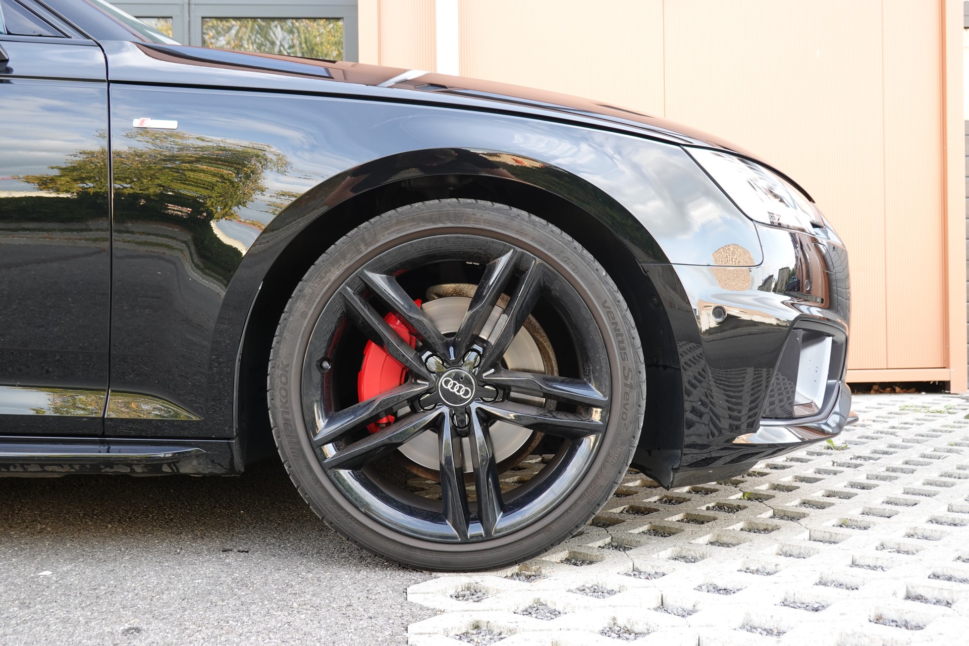 AUDI A4 Avant 40 TDI Sport quattro "* CH Auto * Service Audi * Toit Ouvrant * Head-Up Display * Attelage * Cuir * Son Bang&Olufsen *"-image-4