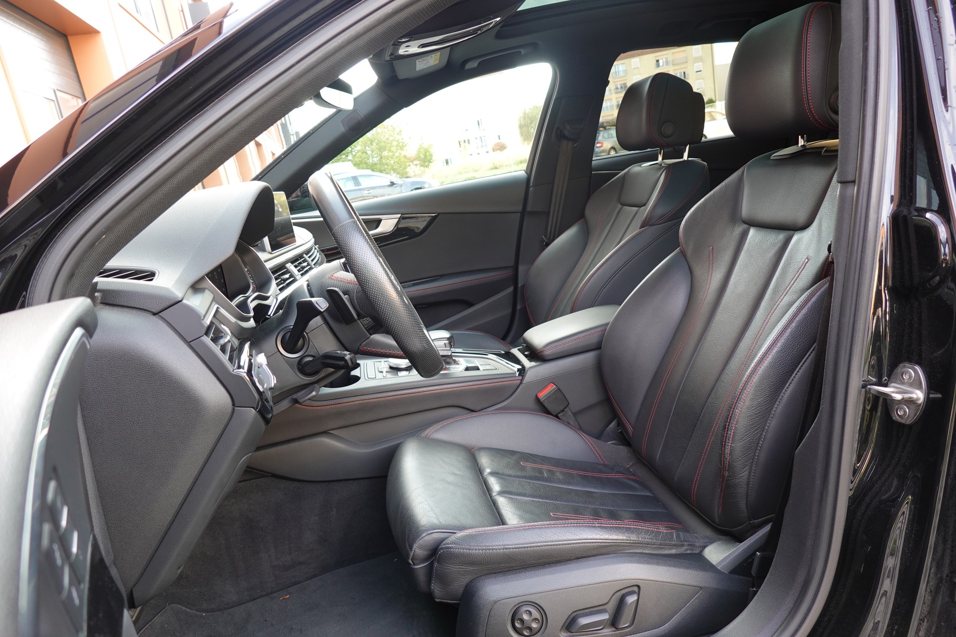 AUDI A4 Avant 40 TDI Sport quattro "* CH Auto * Service Audi * Toit Ouvrant * Head-Up Display * Attelage * Cuir * Son Bang&Olufsen *"-image-25