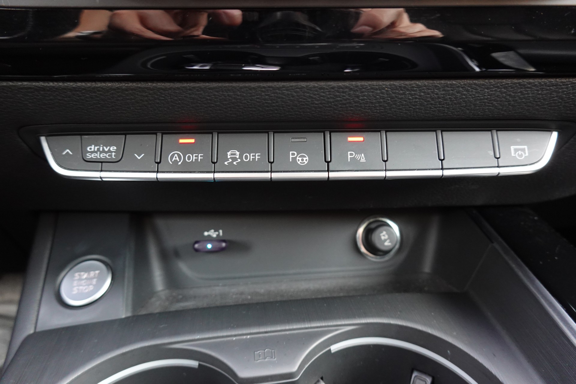 AUDI A4 Avant 40 TDI Sport quattro "* CH Auto * Service Audi * Toit Ouvrant * Head-Up Display * Attelage * Cuir * Son Bang&Olufsen *"-image-17
