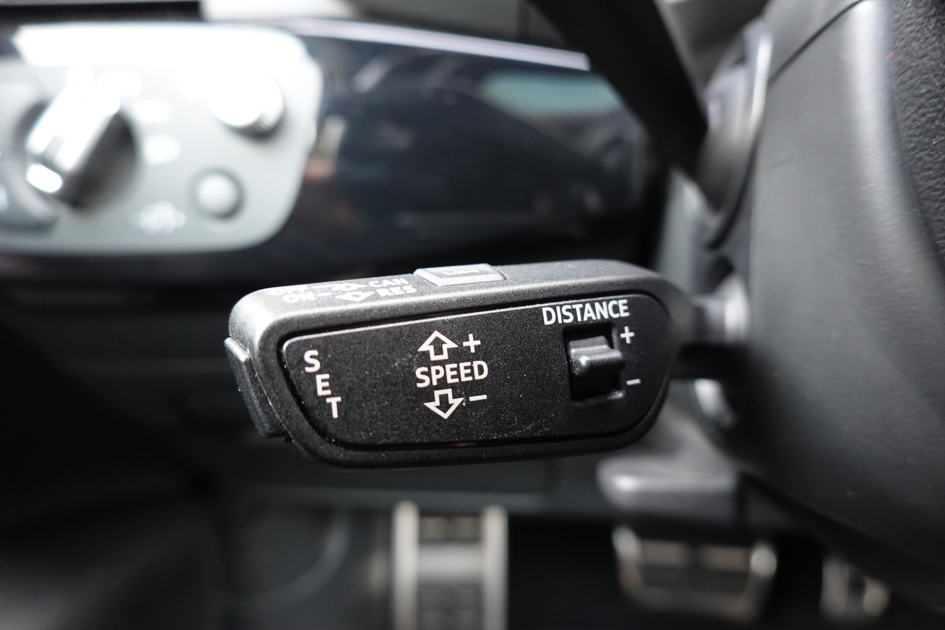 AUDI A4 Avant 40 TDI Sport quattro "* CH Auto * Service Audi * Toit Ouvrant * Head-Up Display * Attelage * Cuir * Son Bang&Olufsen *"-image-13