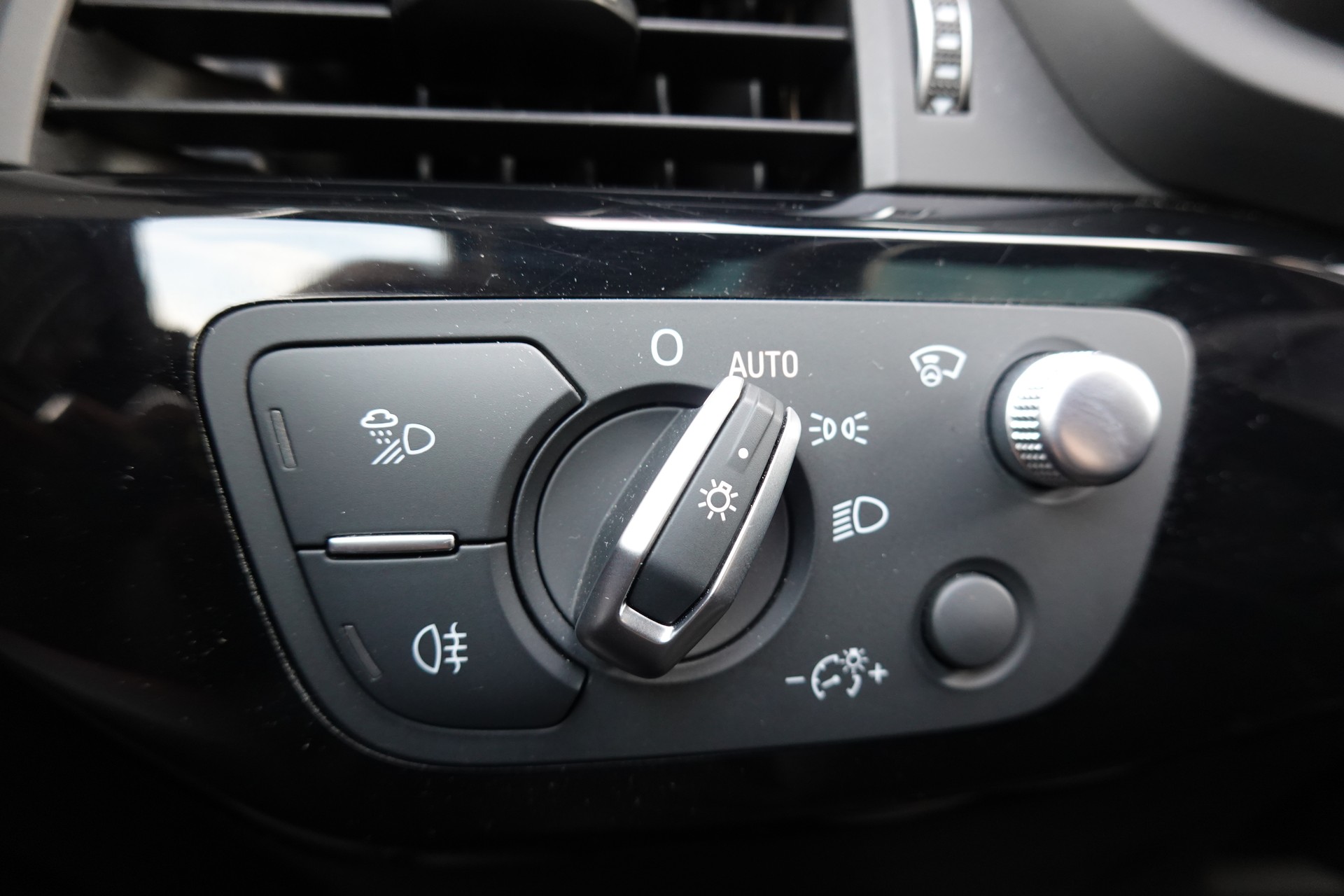 AUDI A4 Avant 40 TDI Sport quattro "* CH Auto * Service Audi * Toit Ouvrant * Head-Up Display * Attelage * Cuir * Son Bang&Olufsen *"-image-14