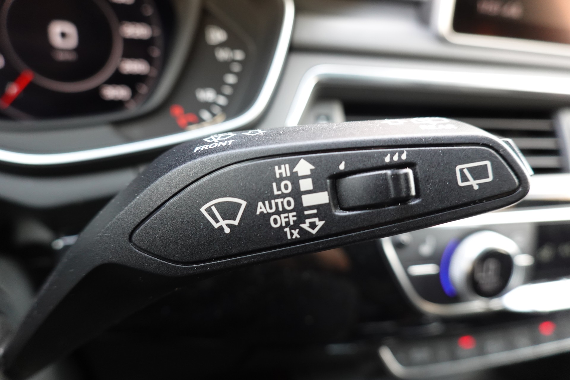AUDI A4 Avant 40 TDI Sport quattro "* CH Auto * Service Audi * Toit Ouvrant * Head-Up Display * Attelage * Cuir * Son Bang&Olufsen *"-image-15