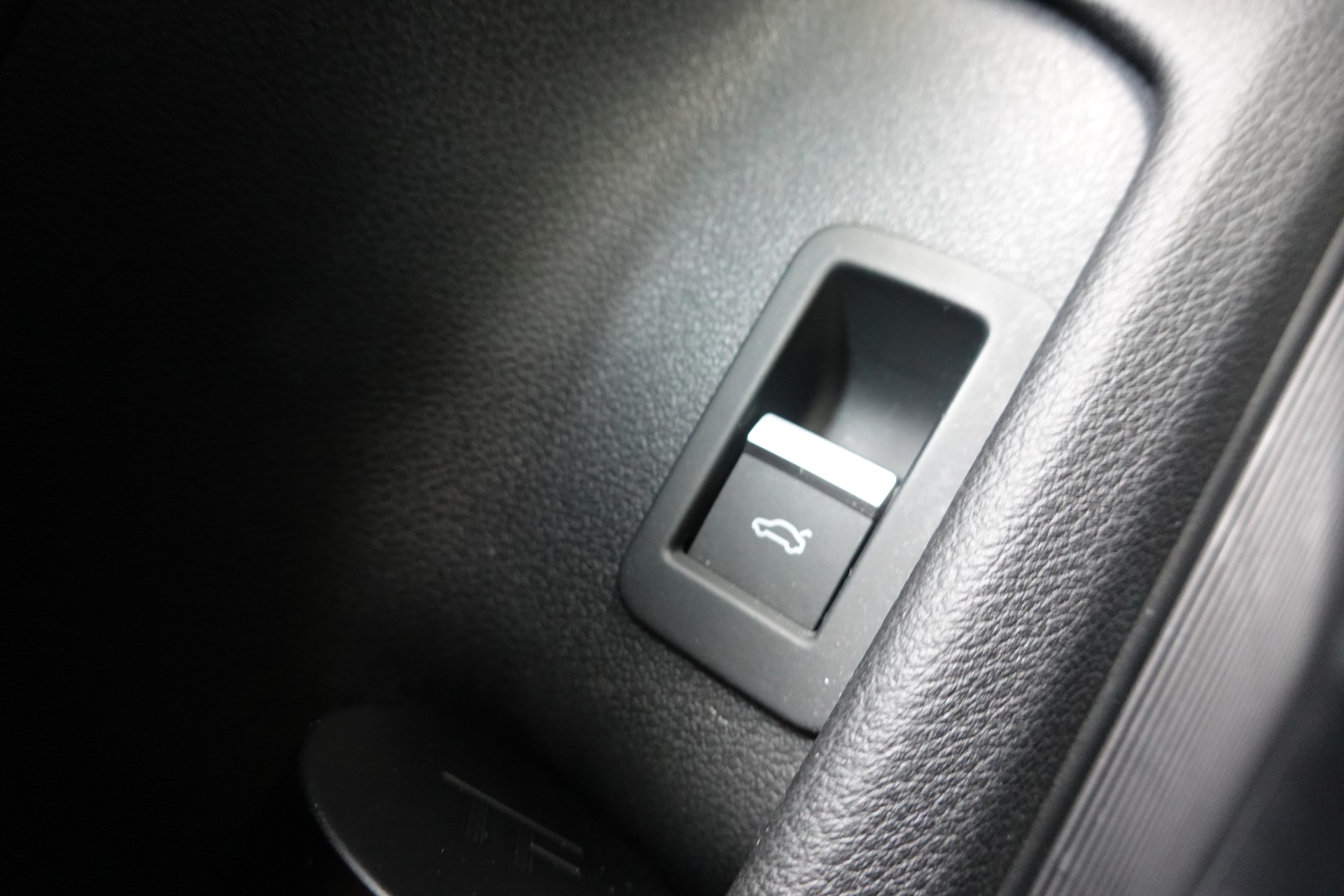 AUDI A4 Avant 40 TDI Sport quattro "* CH Auto * Service Audi * Toit Ouvrant * Head-Up Display * Attelage * Cuir * Son Bang&Olufsen *"-image-21