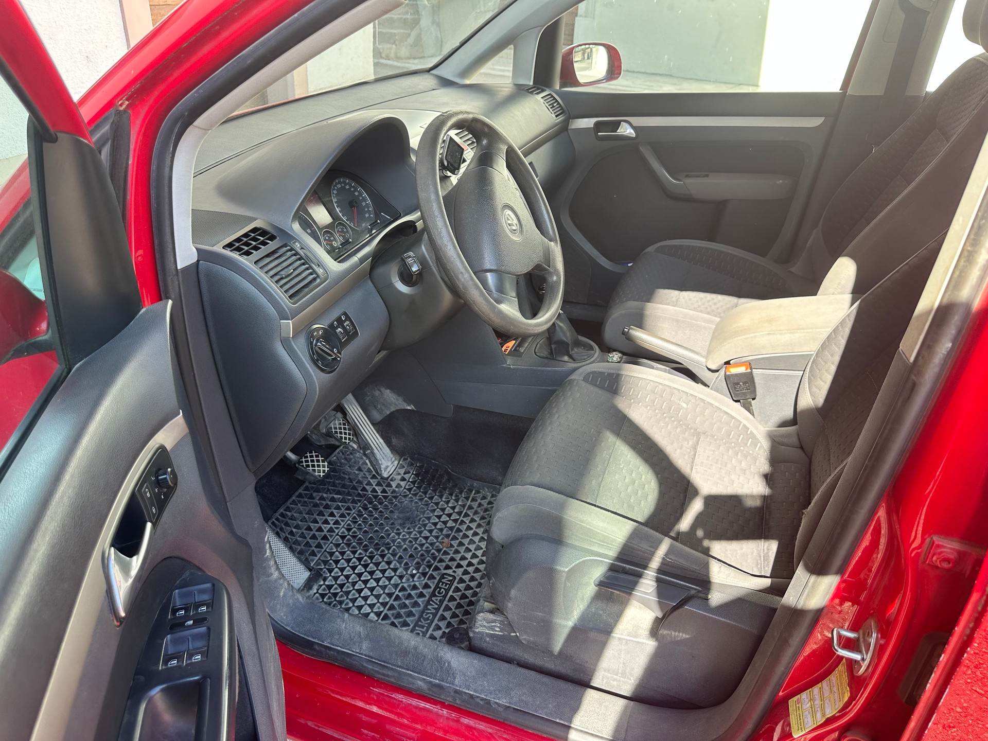 VW Touran 2.0 TDI Highline-image-4