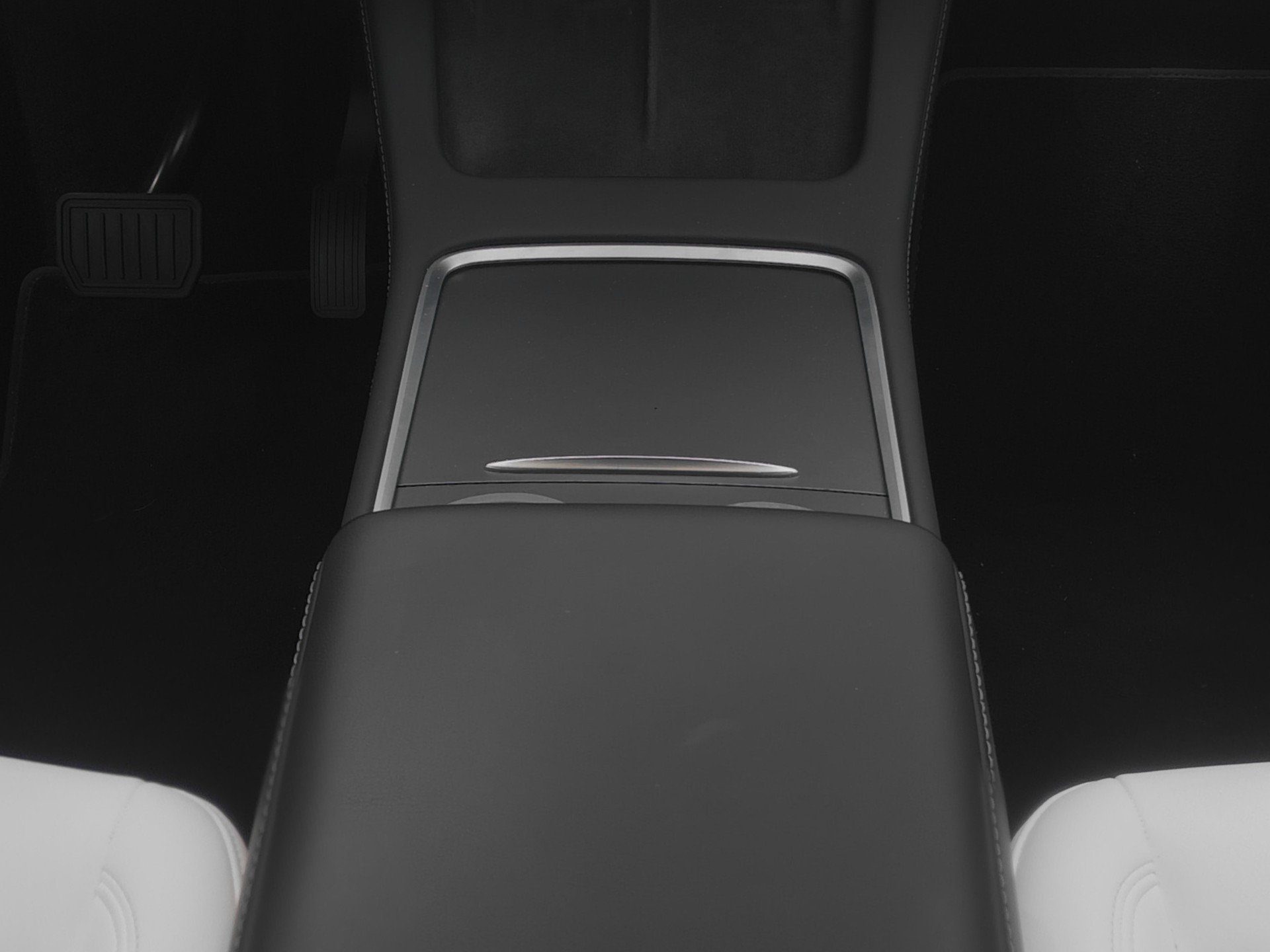 TESLA Model Y Long Range All-Wheel Drive-image-9