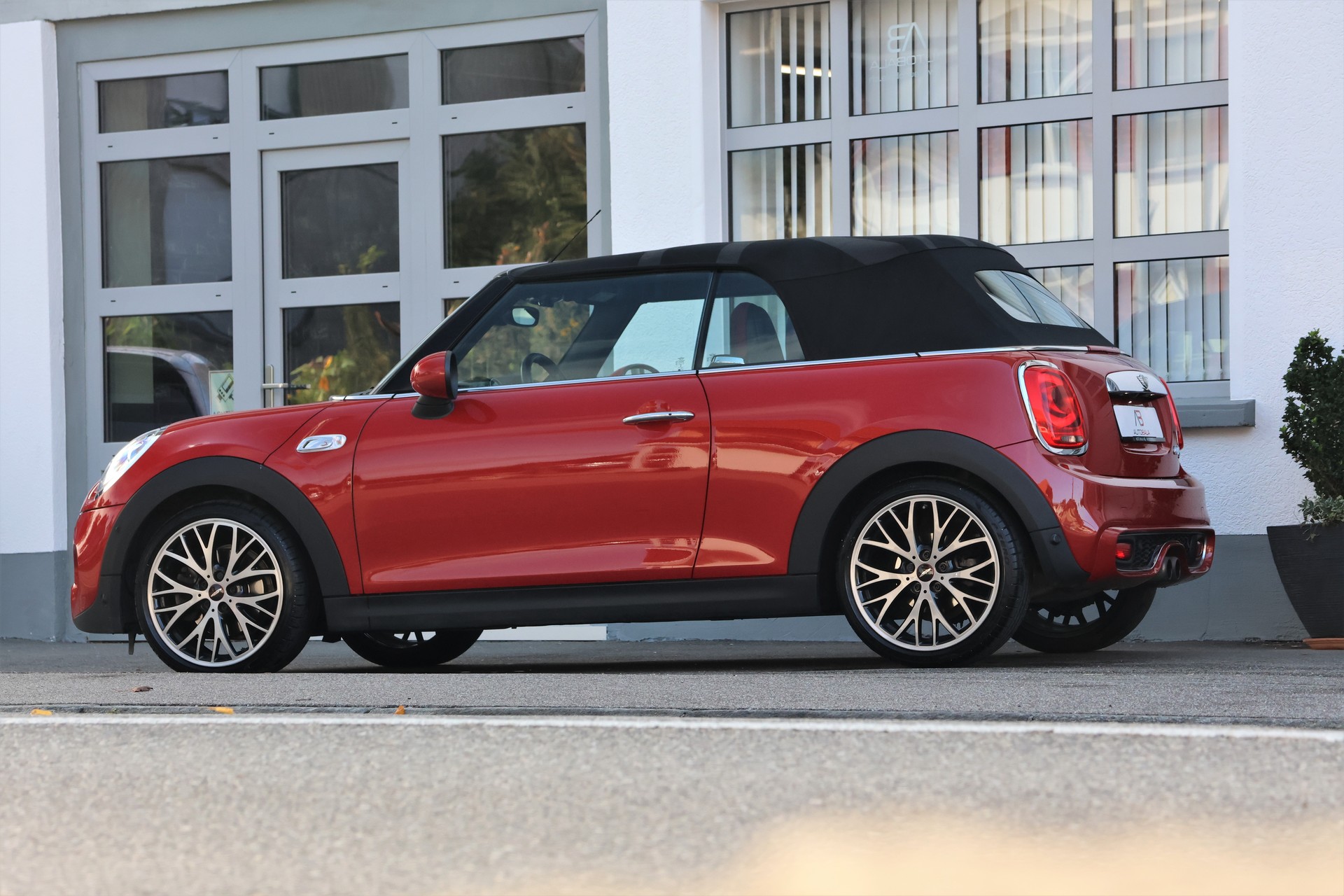 MINI Cooper S Cabriolet Steptronic (CH)-showroom-element-2