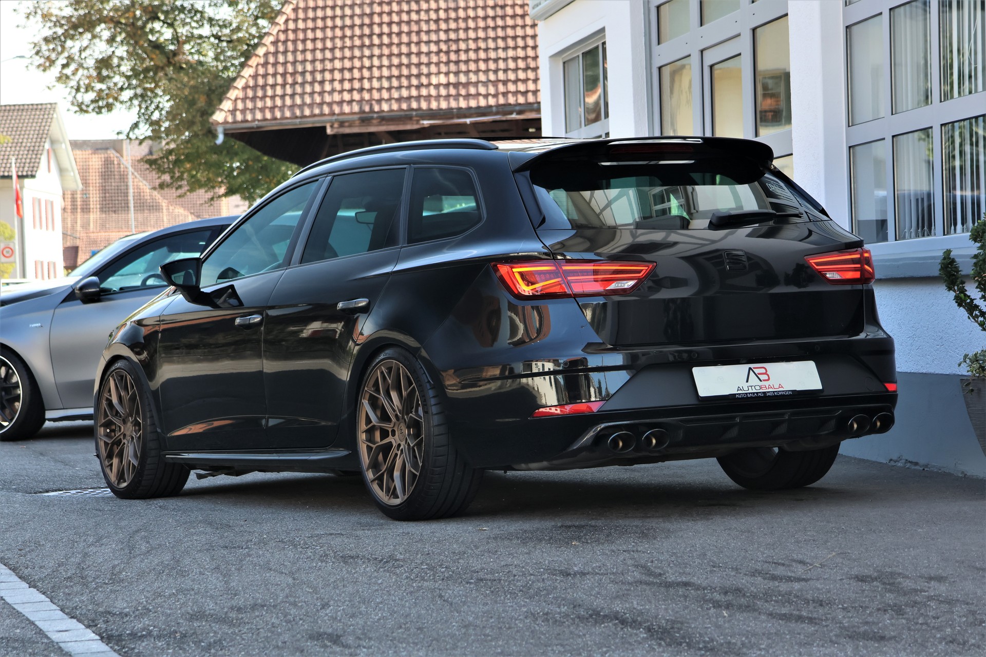 SEAT Leon ST 2.0 TSI Swiss Cupra 300 4 Drive DSG-showroom-element-2