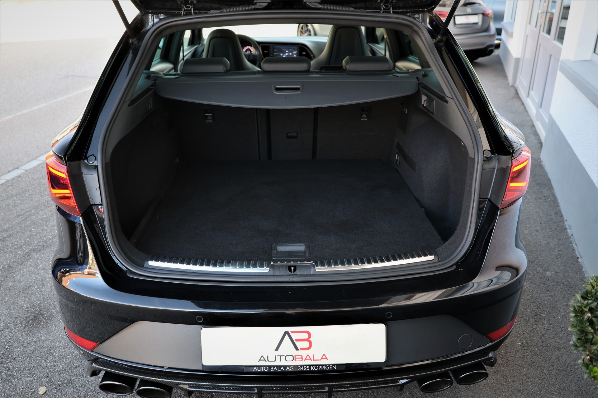 SEAT Leon ST 2.0 TSI Swiss Cupra 300 4 Drive DSG-image-18