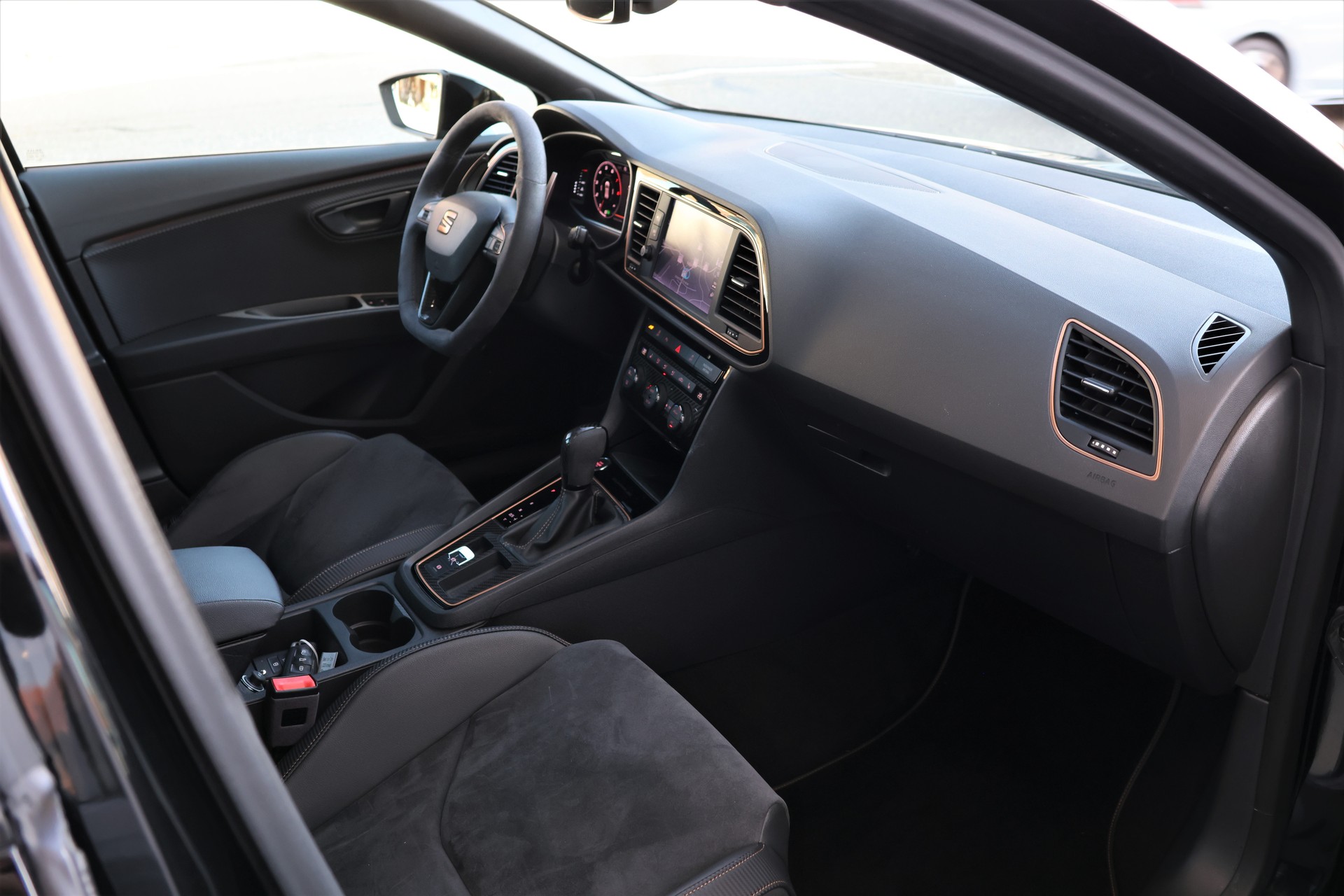 SEAT Leon ST 2.0 TSI Swiss Cupra 300 4 Drive DSG-image-19