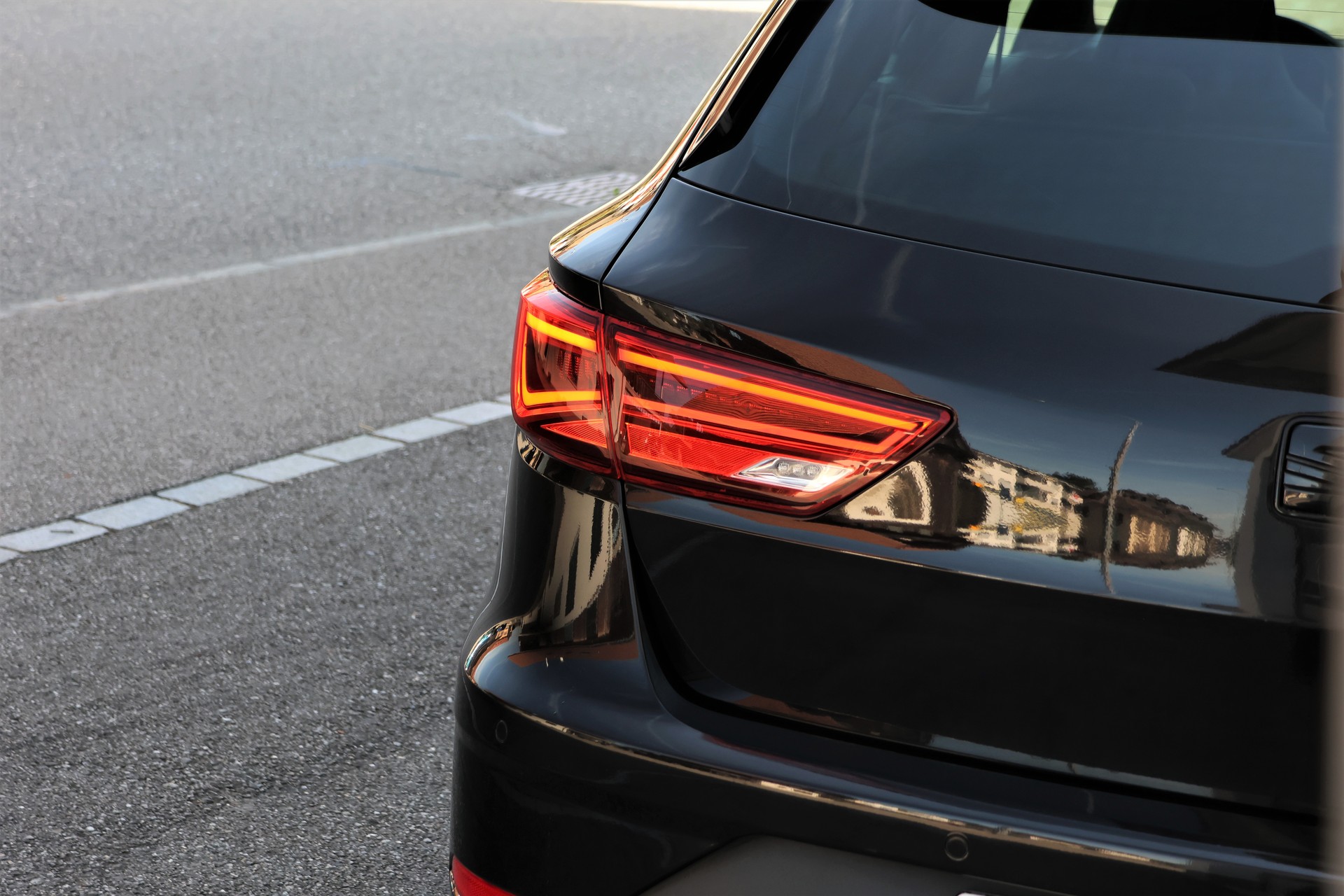 SEAT Leon ST 2.0 TSI Swiss Cupra 300 4 Drive DSG-image-5