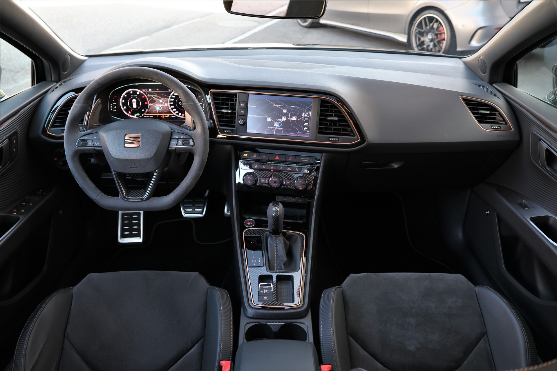 SEAT Leon ST 2.0 TSI Swiss Cupra 300 4 Drive DSG-image-16