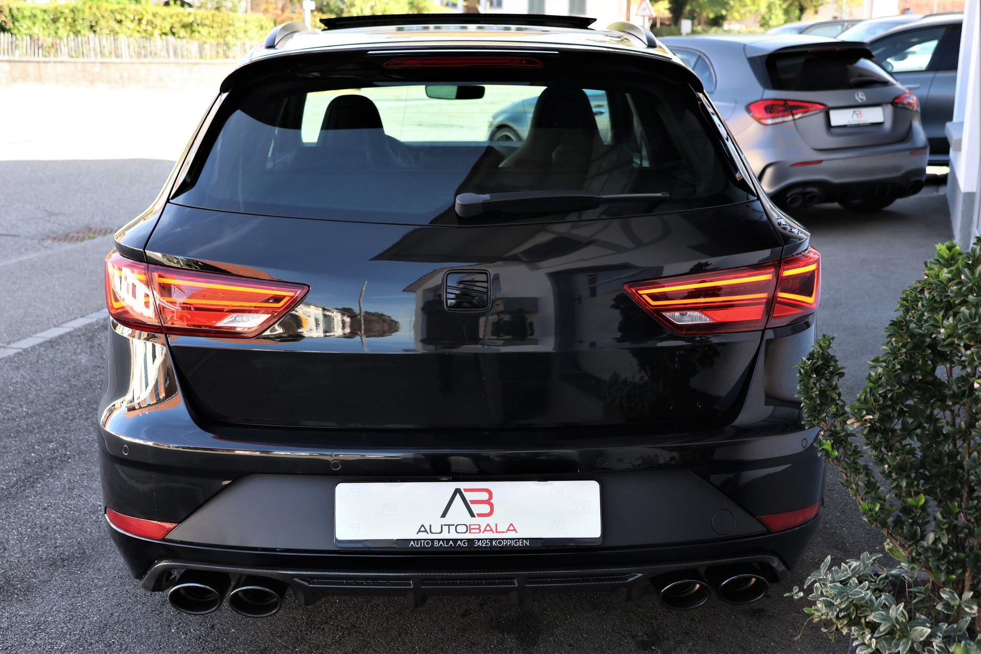 SEAT Leon ST 2.0 TSI Swiss Cupra 300 4 Drive DSG-image-6