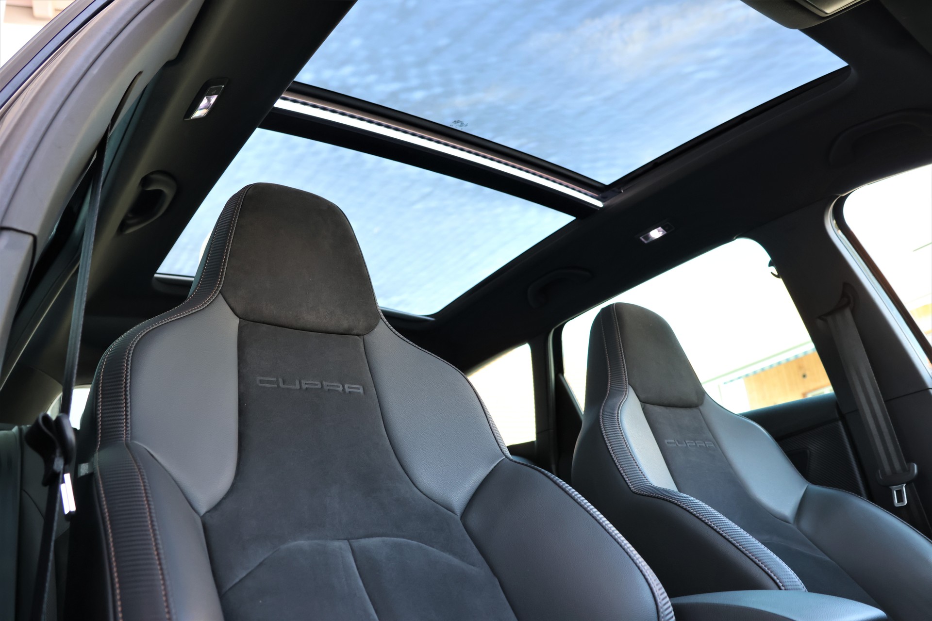SEAT Leon ST 2.0 TSI Swiss Cupra 300 4 Drive DSG-image-22