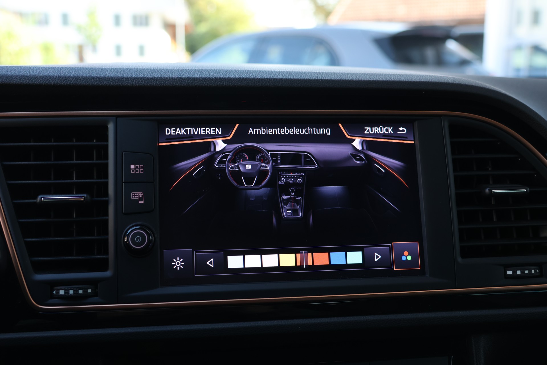 SEAT Leon ST 2.0 TSI Swiss Cupra 300 4 Drive DSG-image-27