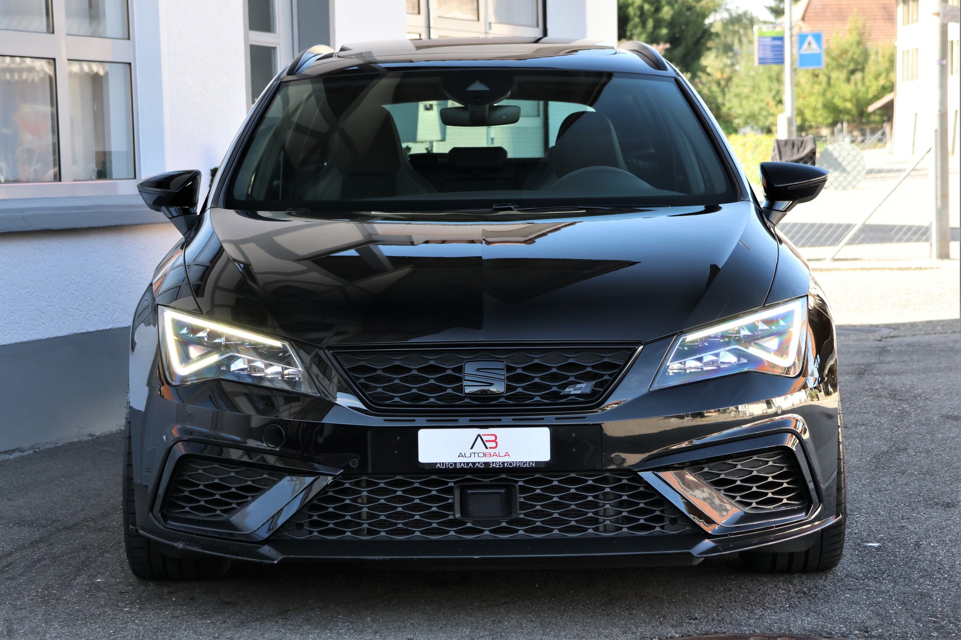 SEAT Leon ST 2.0 TSI Swiss Cupra 300 4 Drive DSG-showroom-element-1