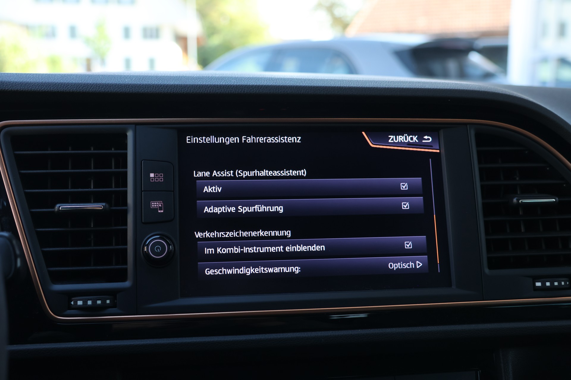SEAT Leon ST 2.0 TSI Swiss Cupra 300 4 Drive DSG-image-26