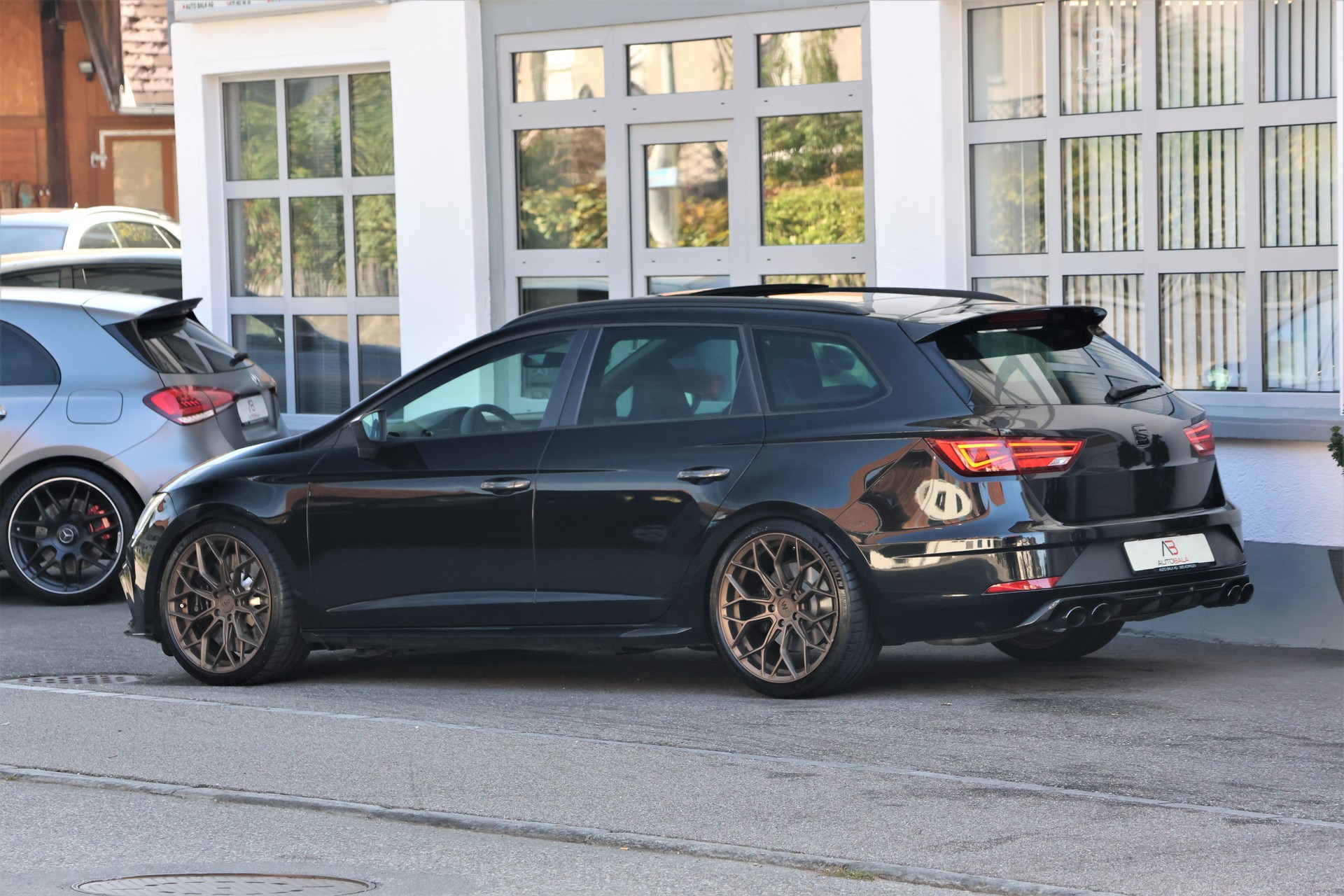SEAT Leon ST 2.0 TSI Swiss Cupra 300 4 Drive DSG-image-4