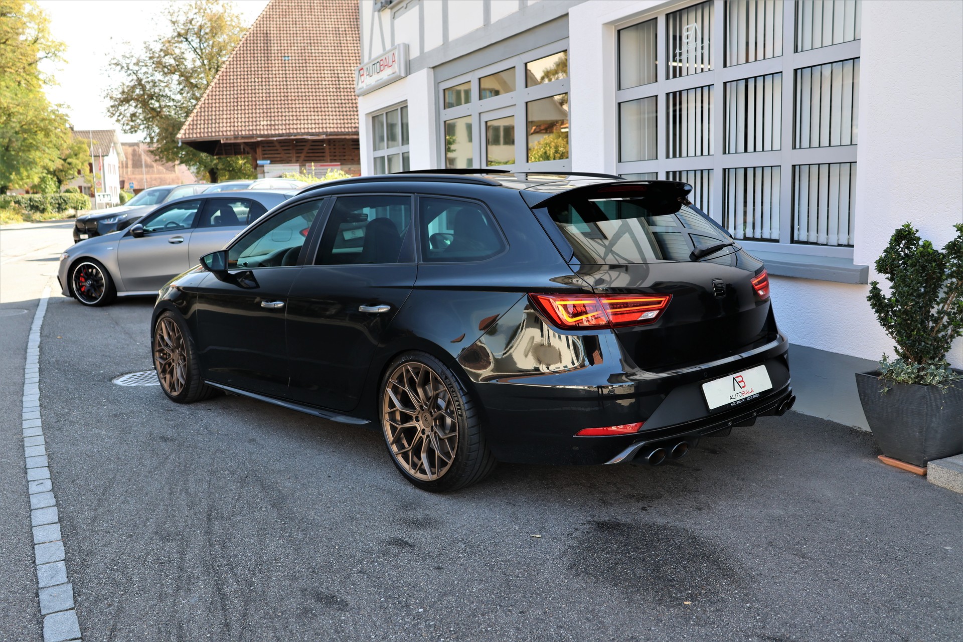 SEAT Leon ST 2.0 TSI Swiss Cupra 300 4 Drive DSG-image-7