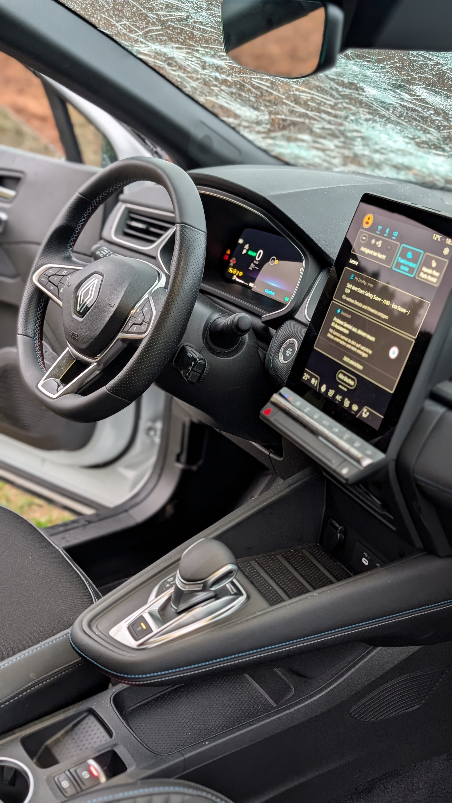 RENAULT Captur 1.6 E-Tech 145 Esprit Alpine DHT-image-13