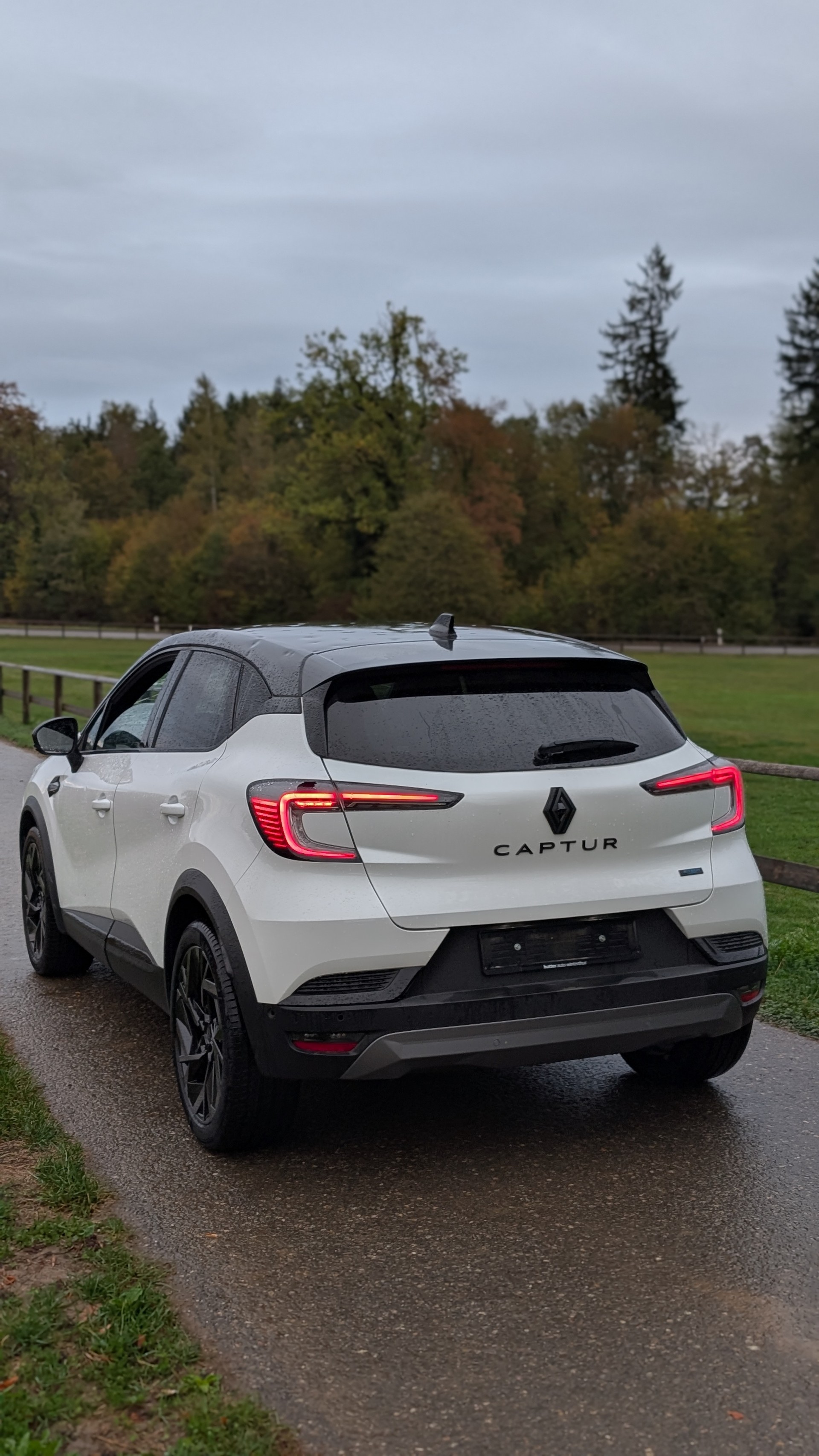 RENAULT Captur 1.6 E-Tech 145 Esprit Alpine DHT-image-1
