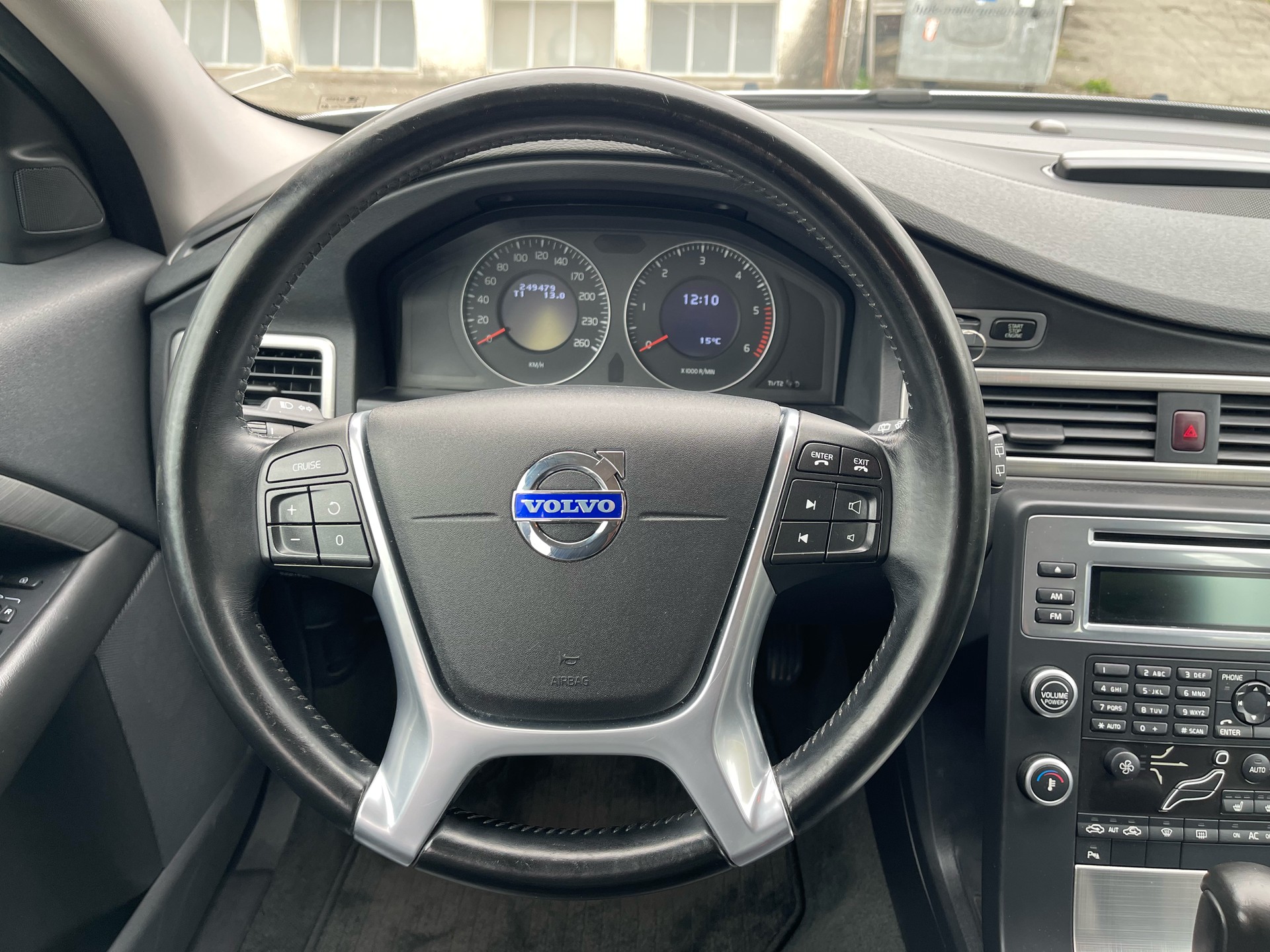 VOLVO V70 2.4D Momentum Geartronic-image-11