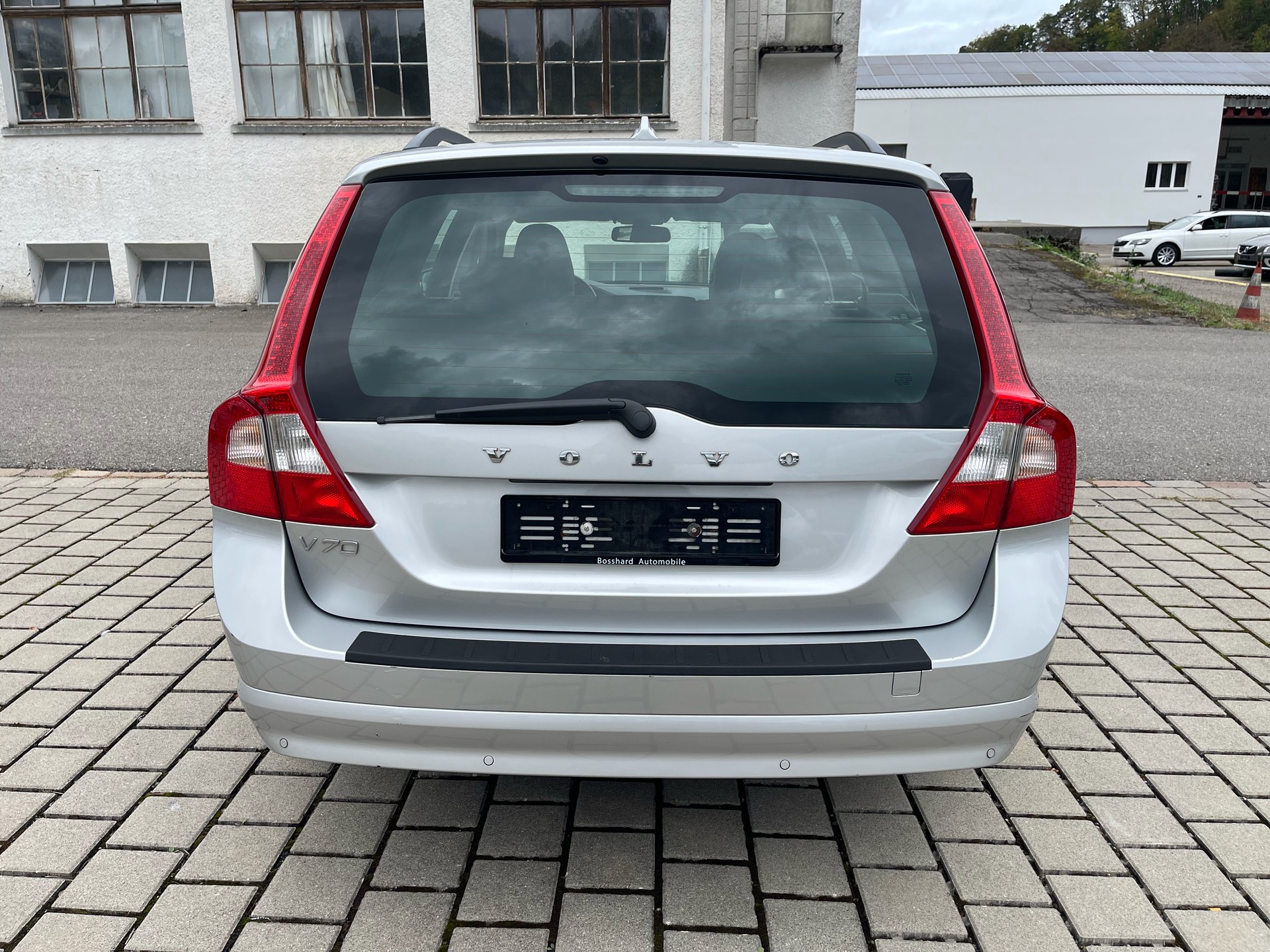 VOLVO V70 2.4D Momentum Geartronic-image-3