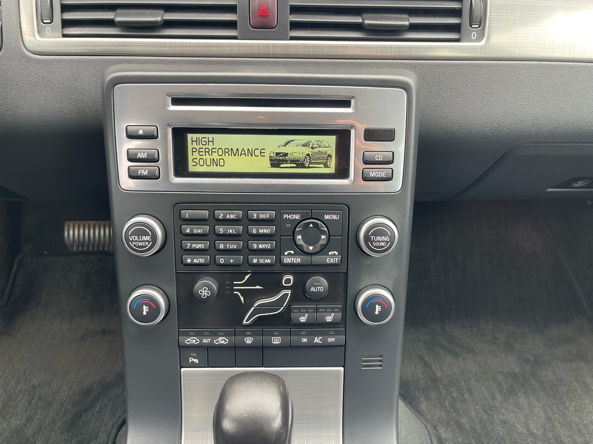 VOLVO V70 2.4D Momentum Geartronic-image-12