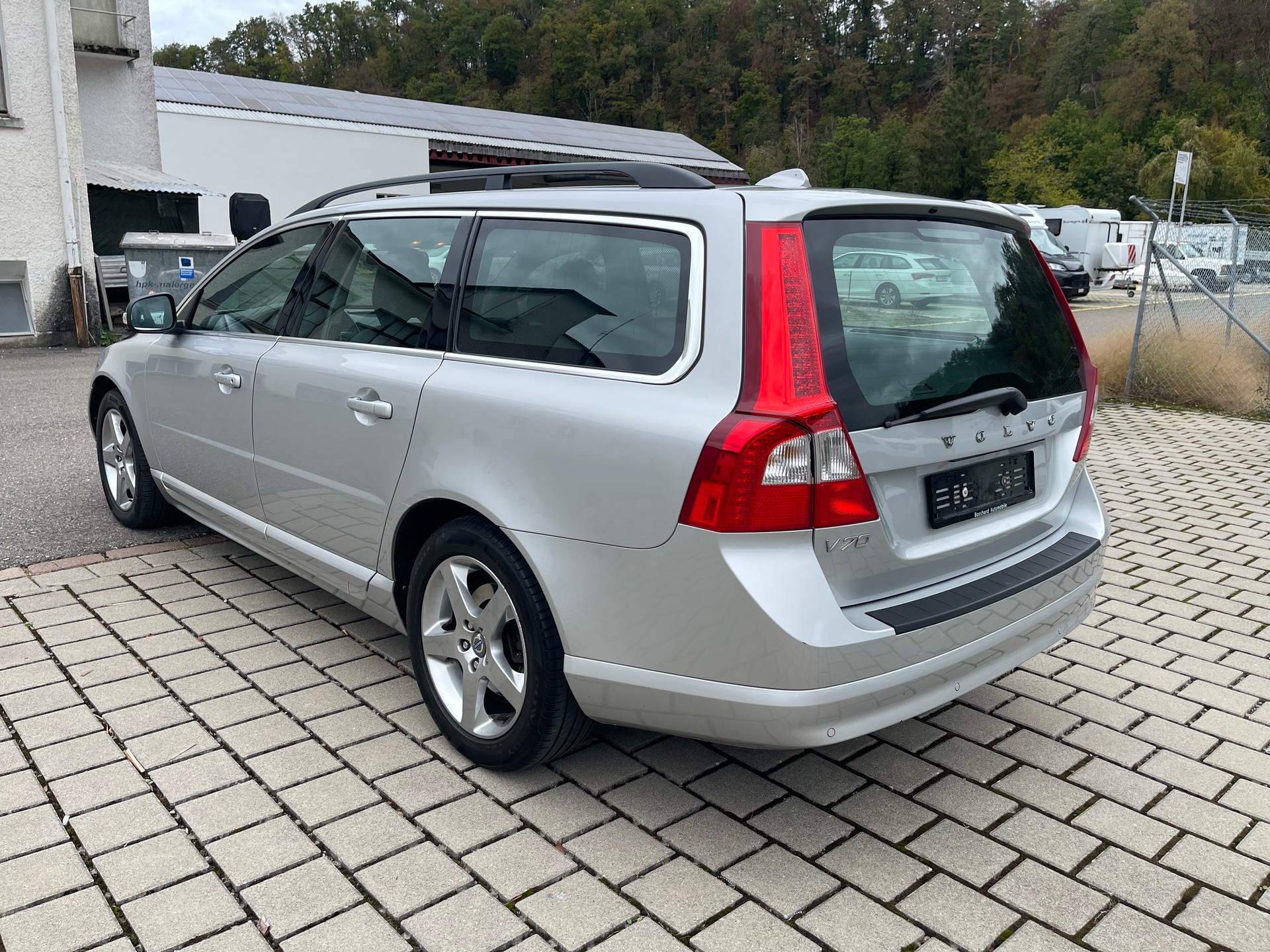 VOLVO V70 2.4D Momentum Geartronic-image-2