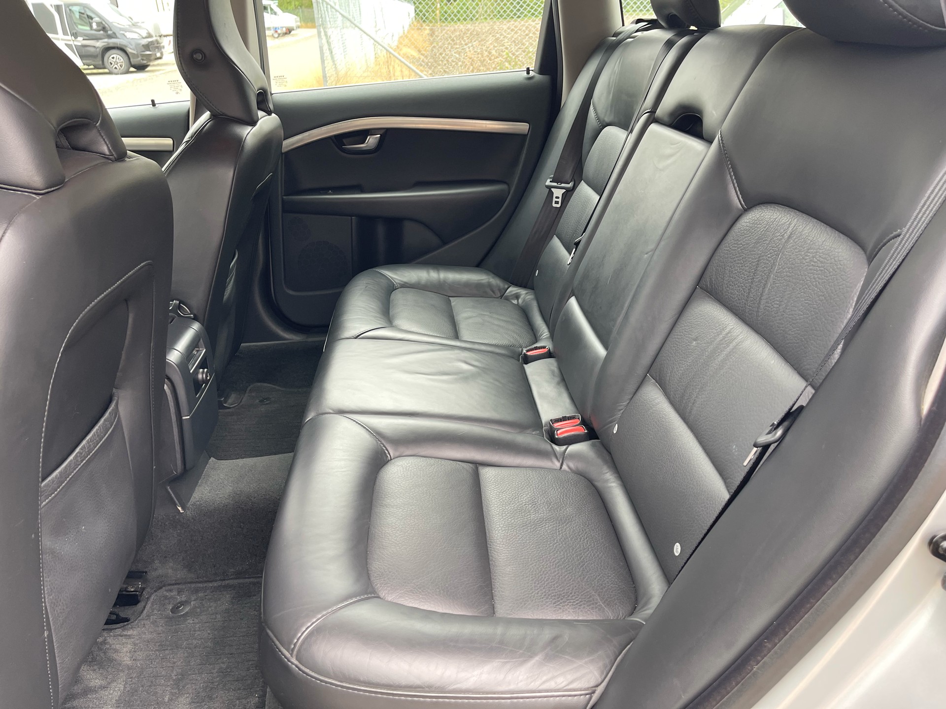 VOLVO V70 2.4D Momentum Geartronic-image-9