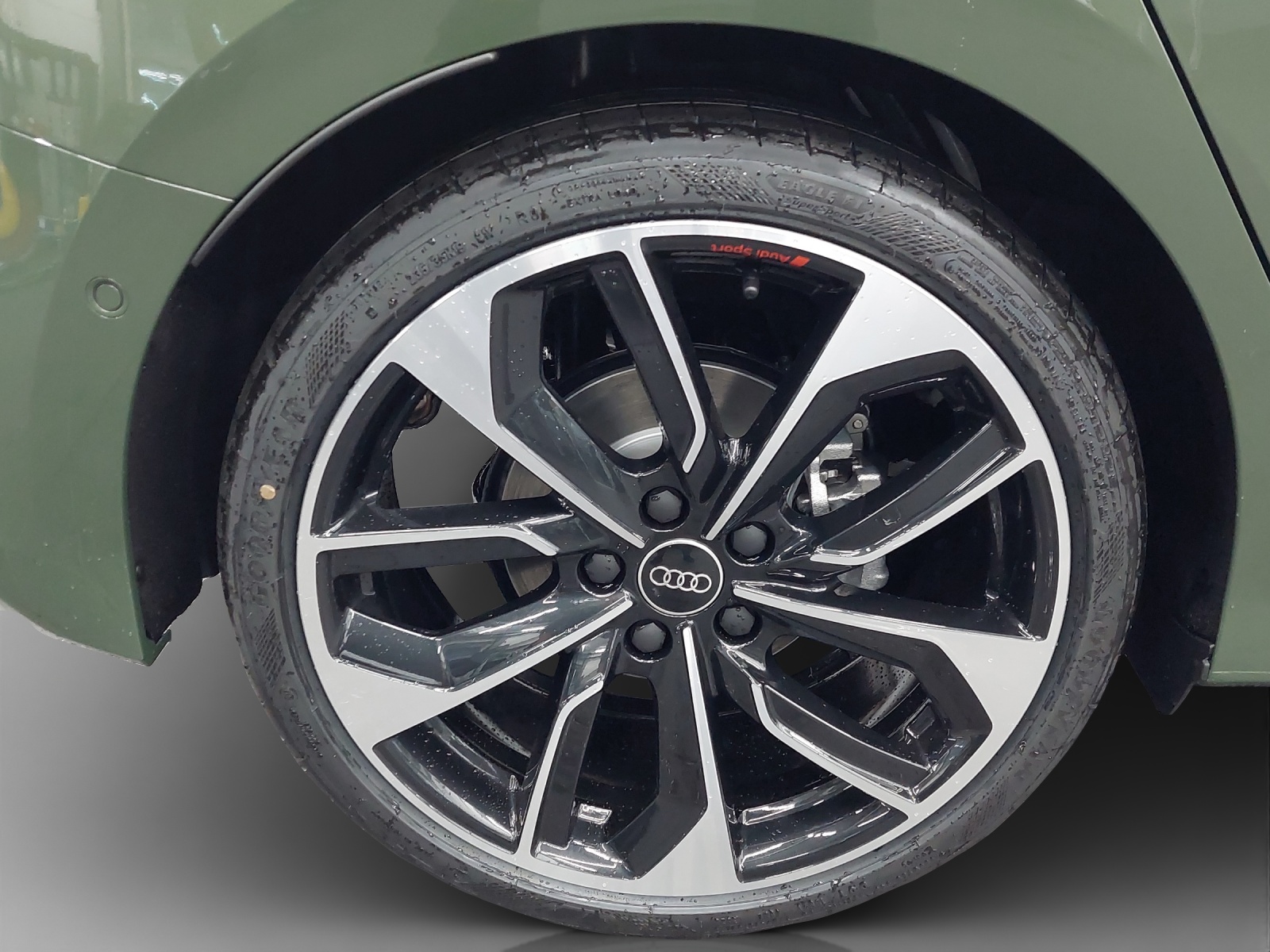 AUDI A3 Sportback TFSI 110 kW S line Attraction S tronic-image-13