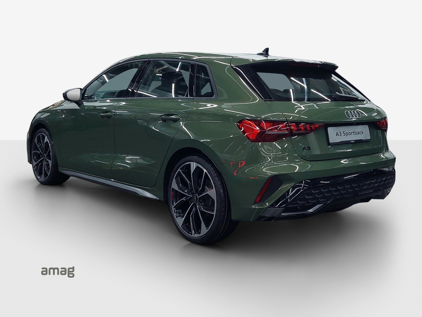 AUDI A3 Sportback TFSI 110 kW S line Attraction S tronic-image-2