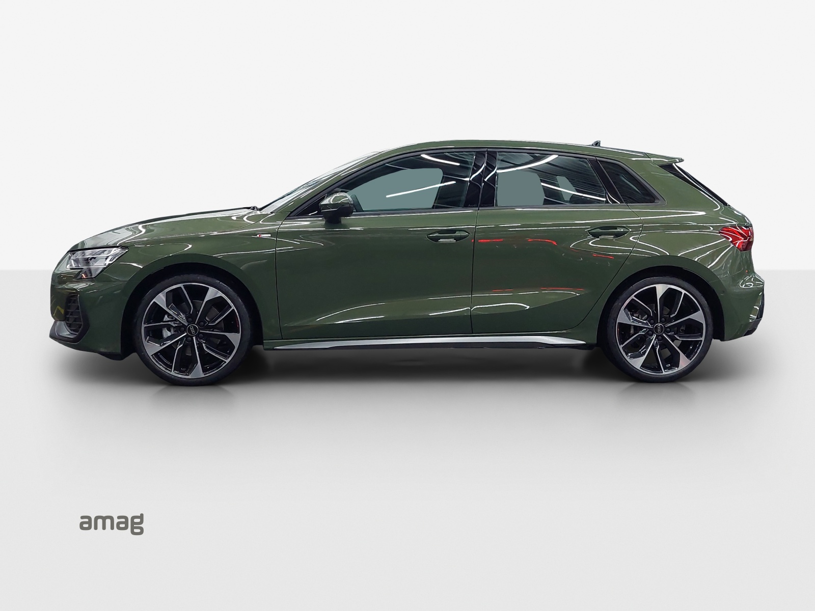 AUDI A3 Sportback TFSI 110 kW S line Attraction S tronic-image-1