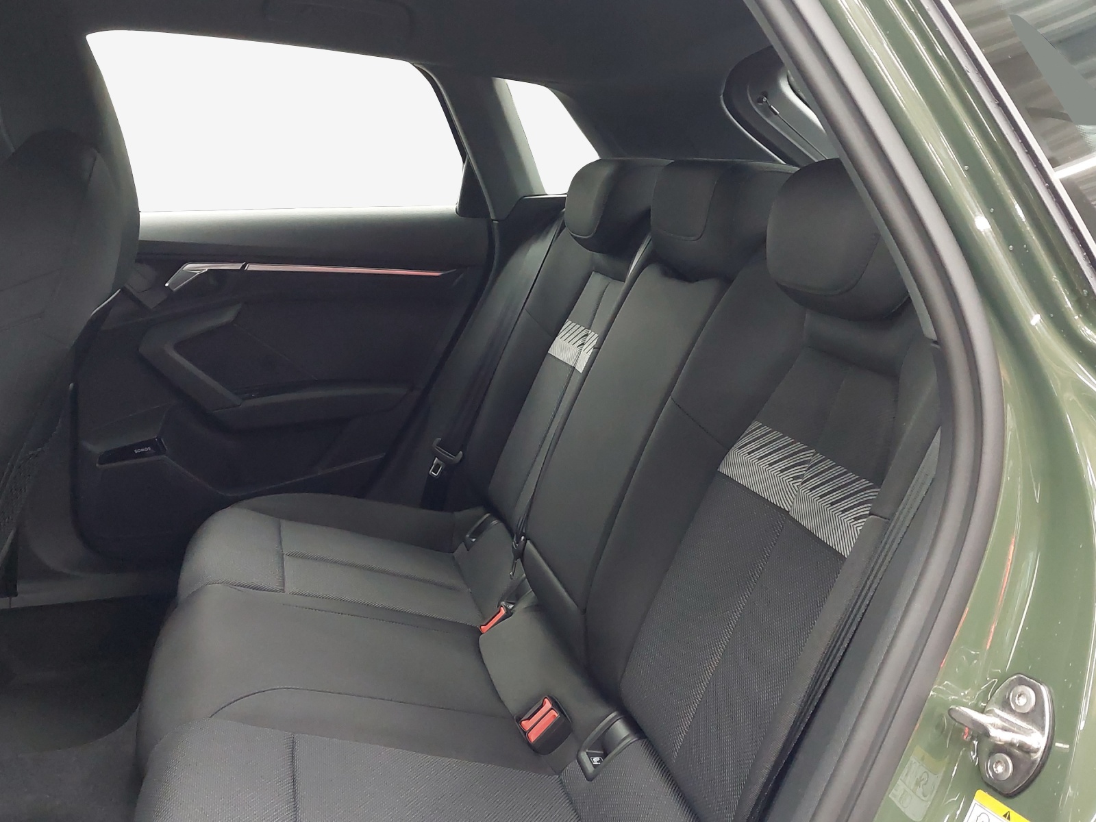 AUDI A3 Sportback TFSI 110 kW S line Attraction S tronic-image-11