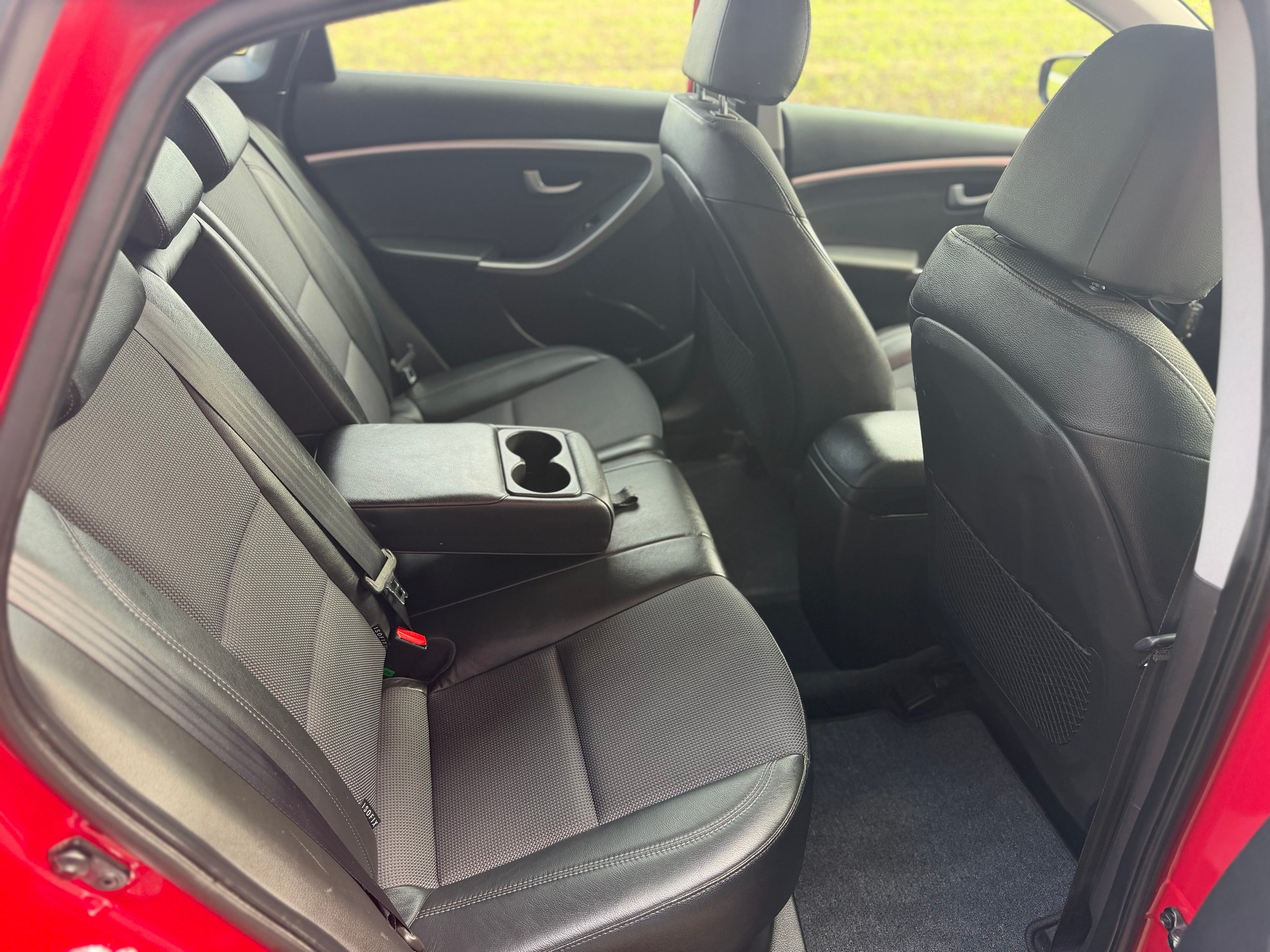 HYUNDAI i30 1.4 Comfort-image-9