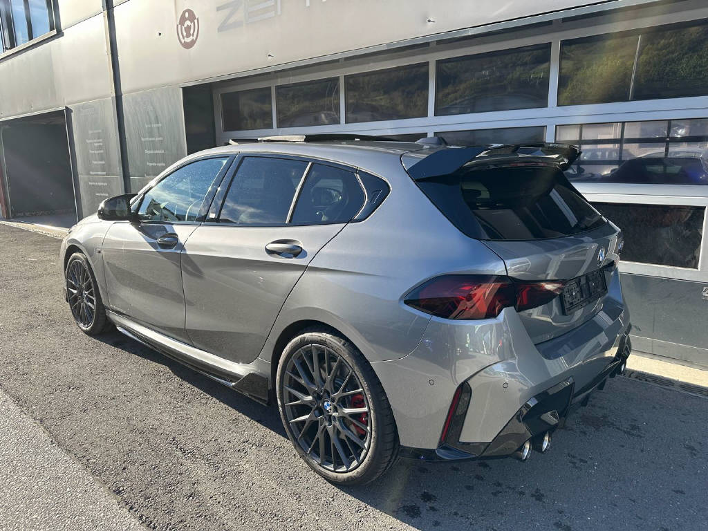 BMW M135i xDrive M Edition 50 Years (CH)-showroom-element-3