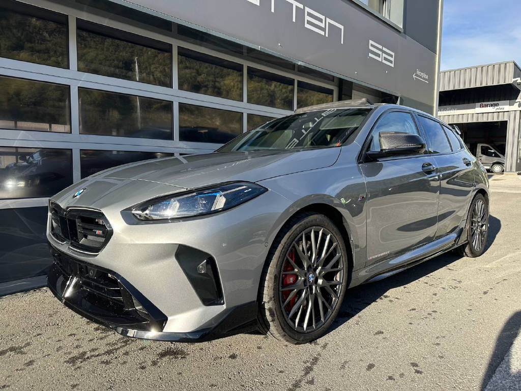 BMW M135i xDrive M Edition 50 Years (CH)-showroom-element-1