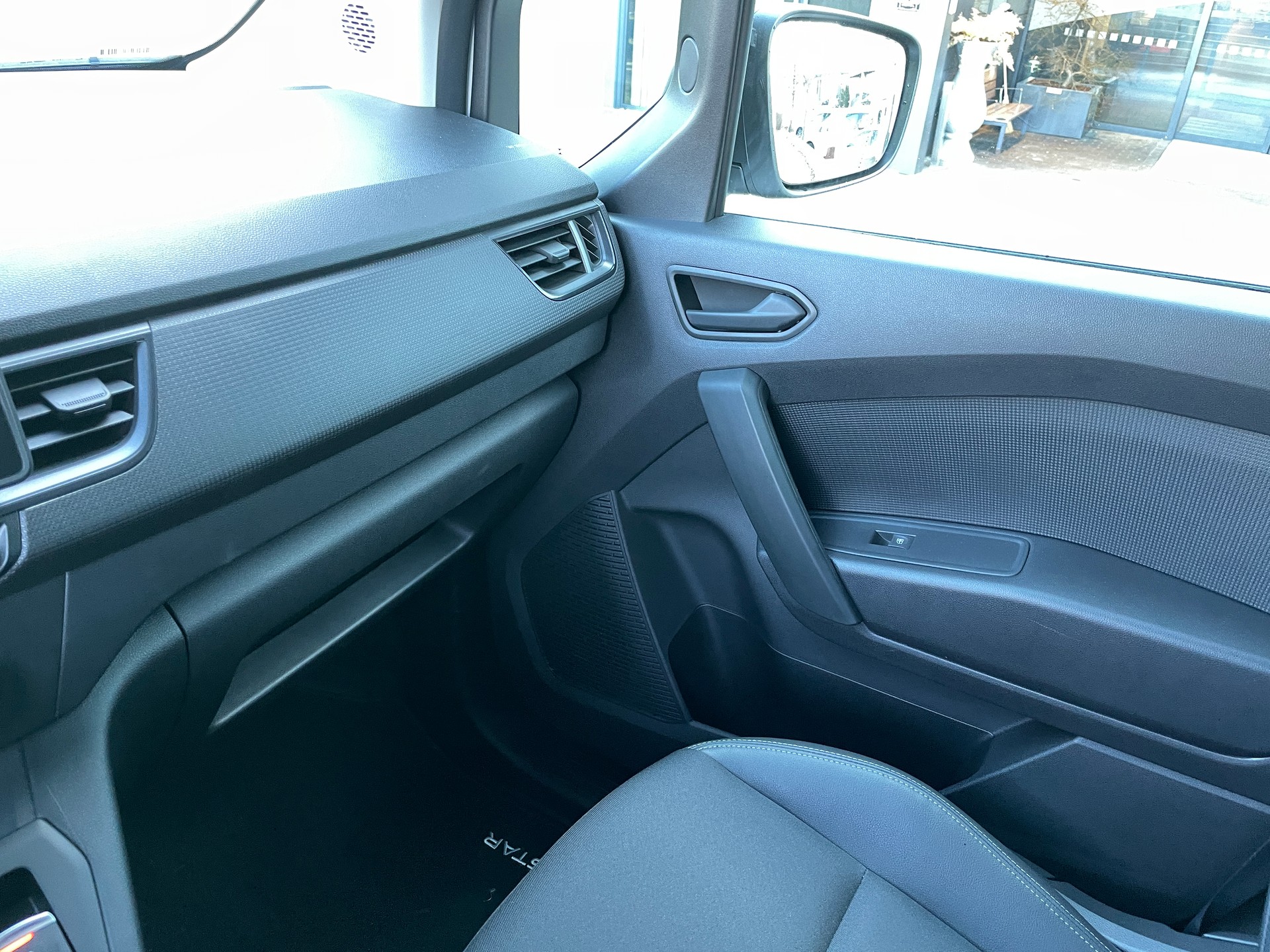 NISSAN Townstar EV45 kWh 22kW L2 Acenta-image-19