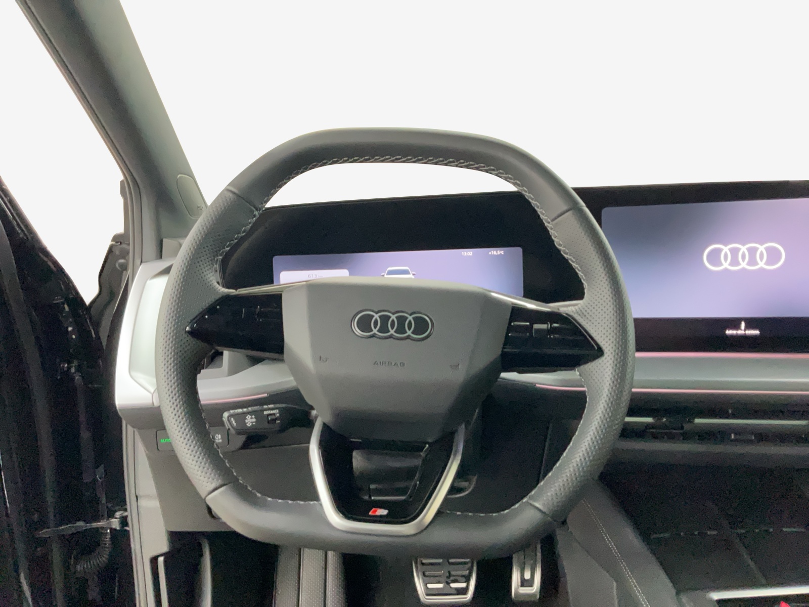 AUDI Q4 e-tron SUV quattro performance Swiss Ski-image-9
