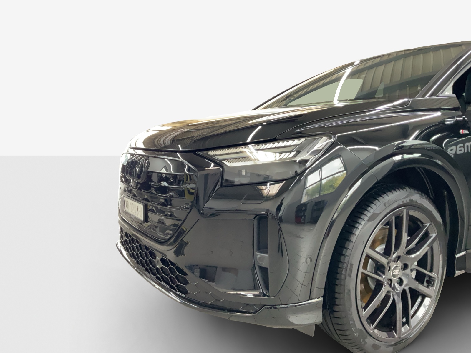 AUDI Q4 e-tron SUV quattro performance Swiss Ski-image-14