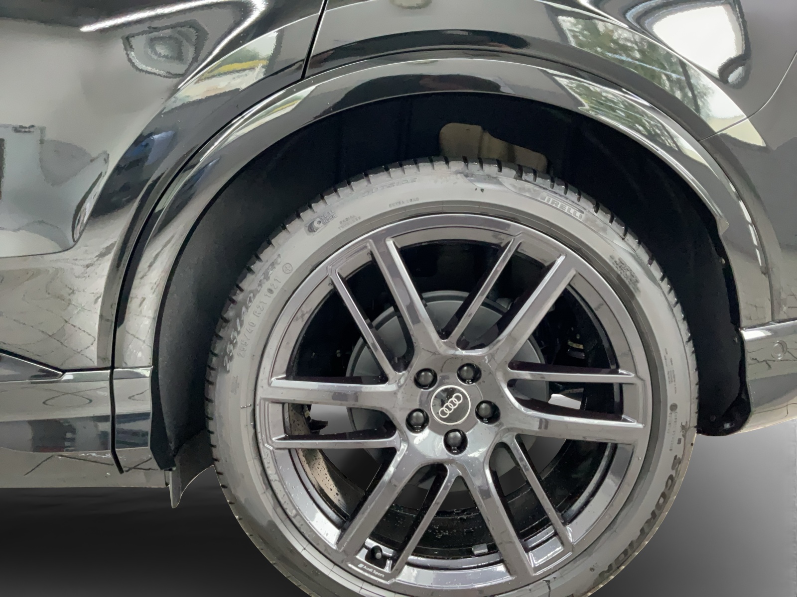 AUDI Q4 e-tron SUV quattro performance Swiss Ski-image-13