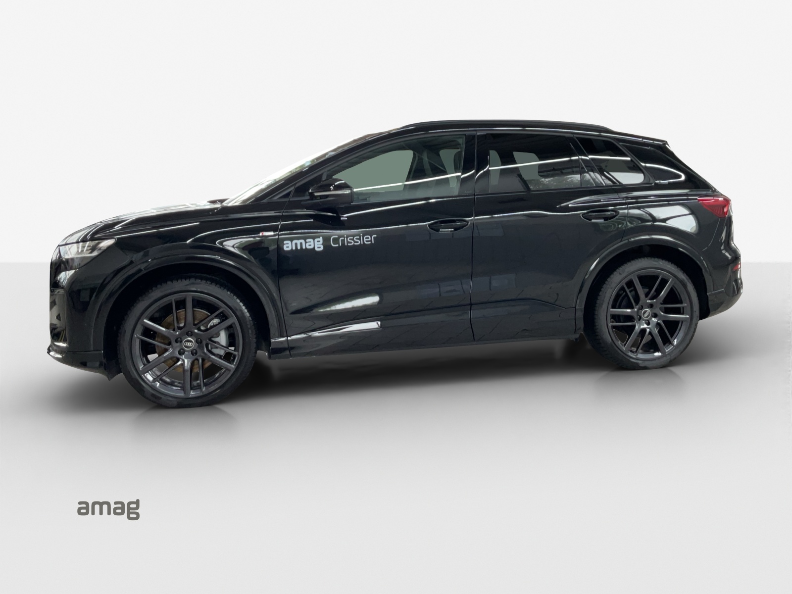 AUDI Q4 e-tron SUV quattro performance Swiss Ski-image-1