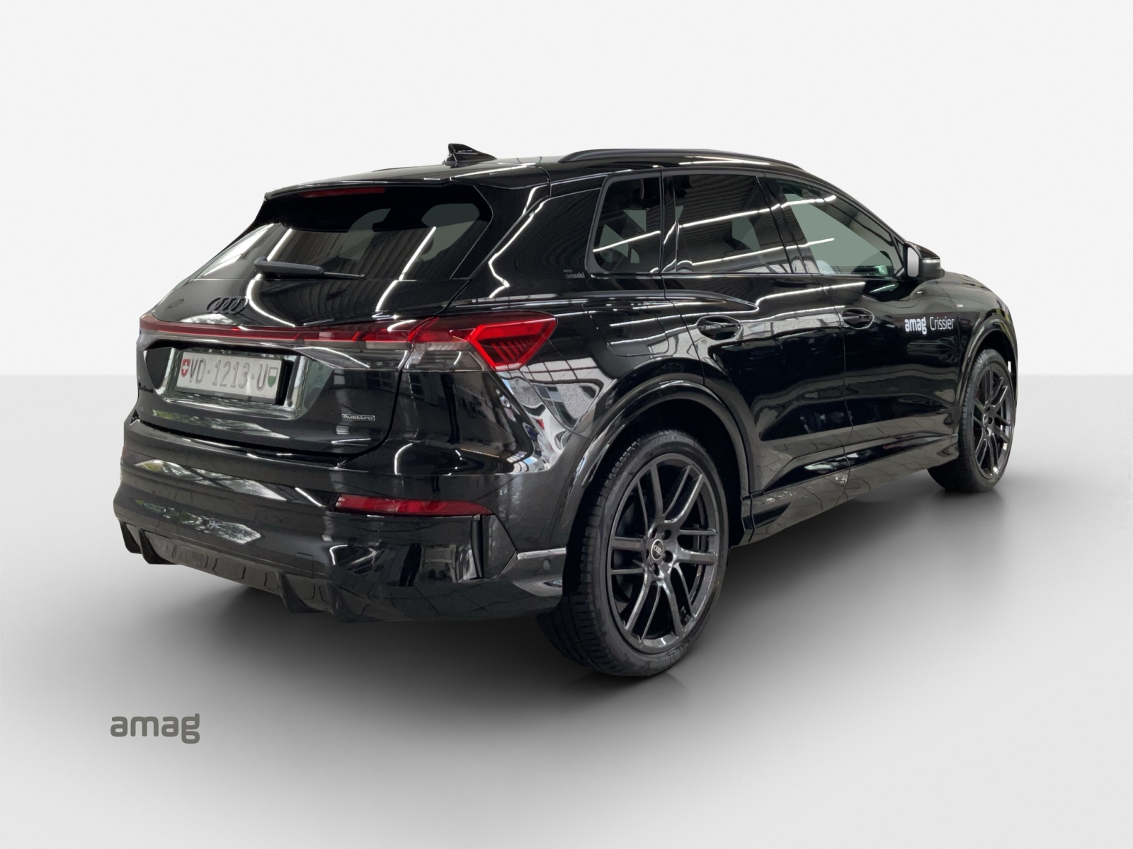 AUDI Q4 e-tron SUV quattro performance Swiss Ski-image-4