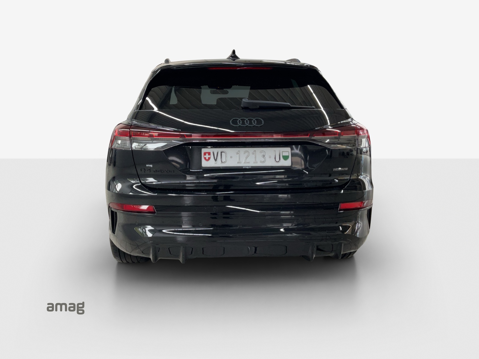 AUDI Q4 e-tron SUV quattro performance Swiss Ski-image-3